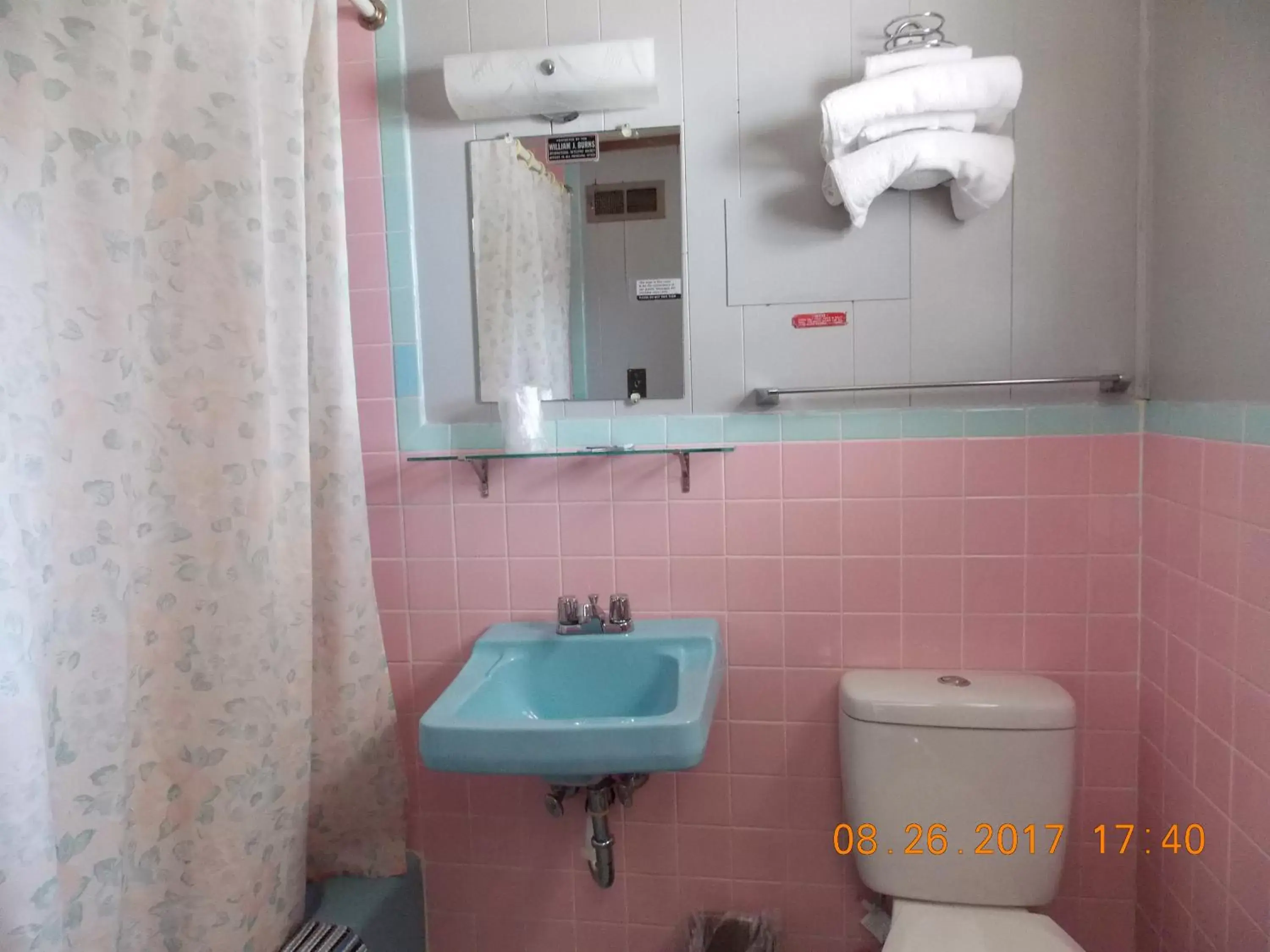 Bathroom in Melody Motor Lodge