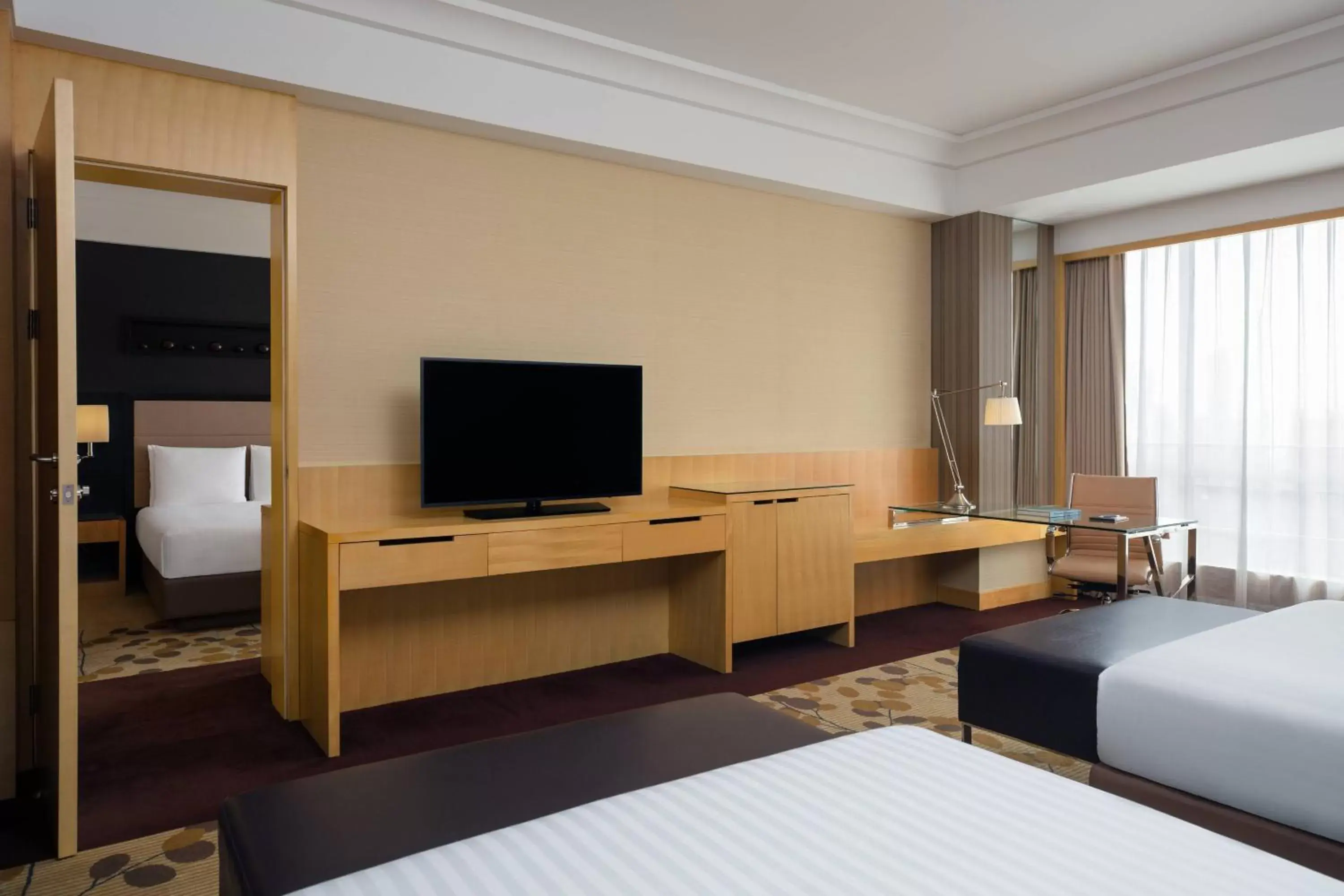 Photo of the whole room, TV/Entertainment Center in Courtyard by Marriott Shanghai Central