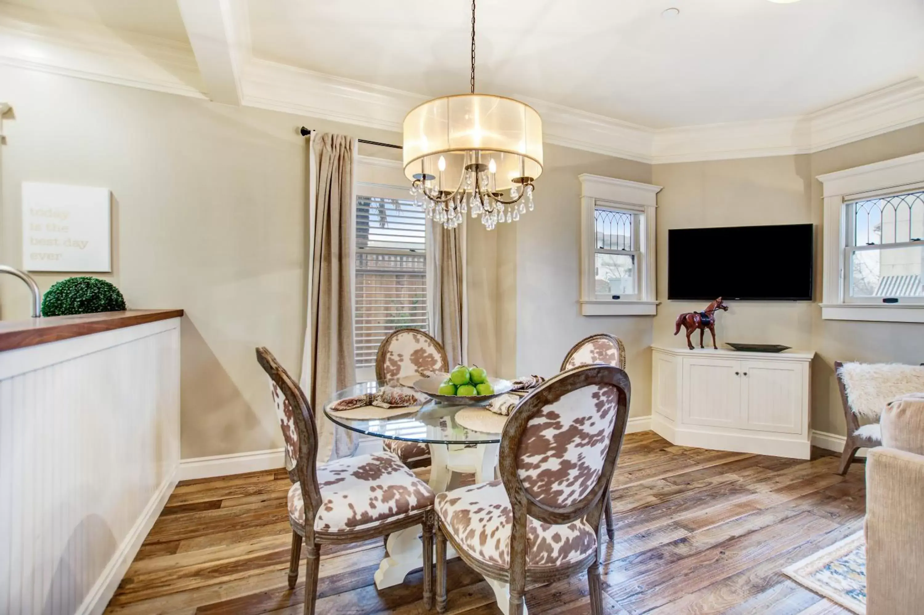 Dining Area in Sonoma Bungalows