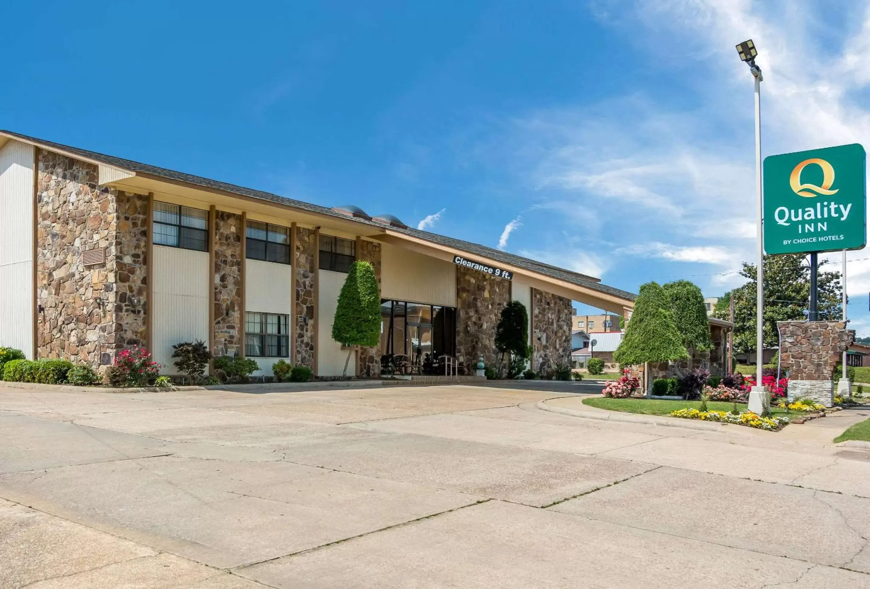 Property building in Quality Inn Magnolia Property building in Quality Inn Magnolia