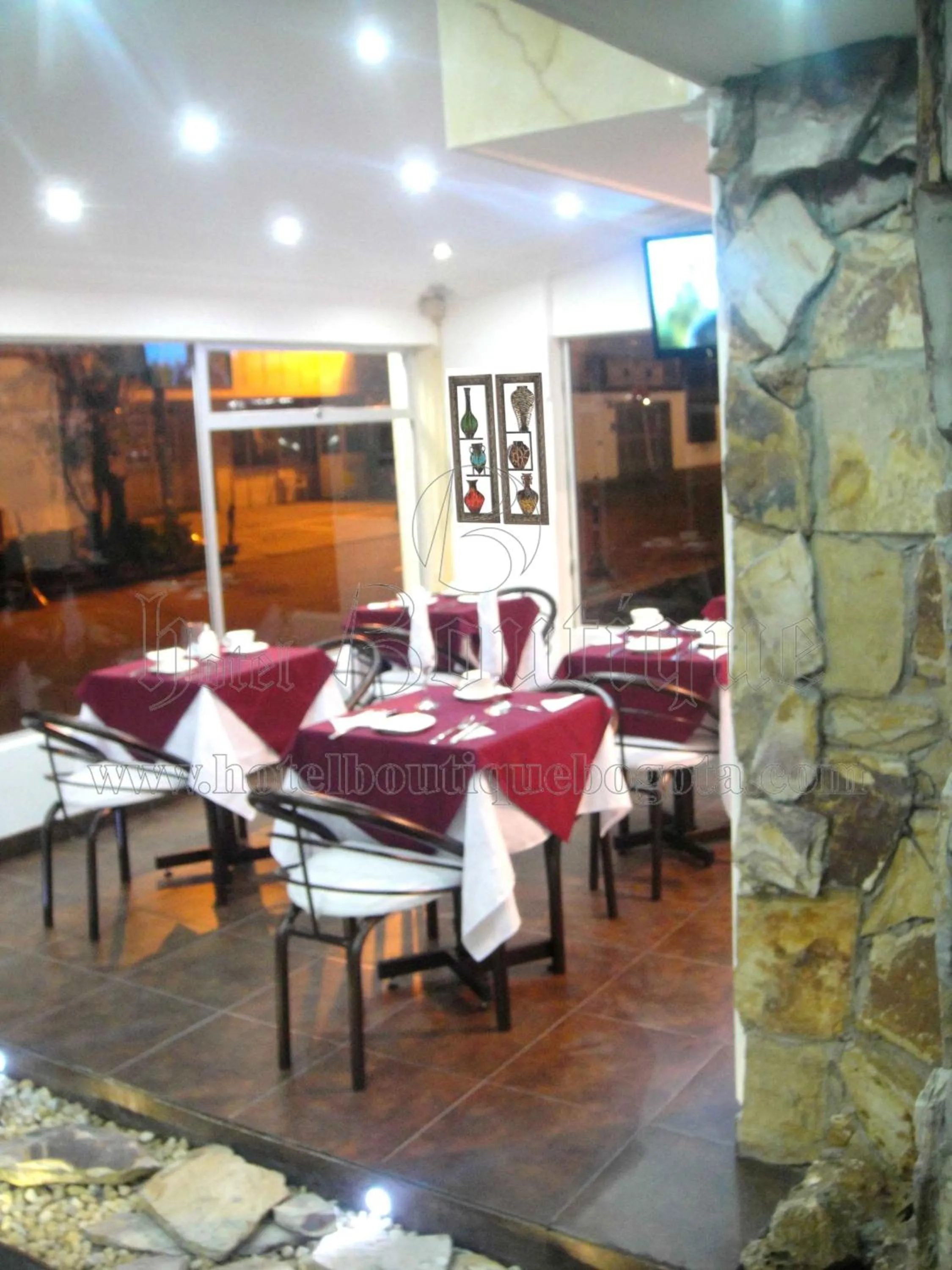 Restaurant/places to eat in Hotel Boutique Embajada de la Feria