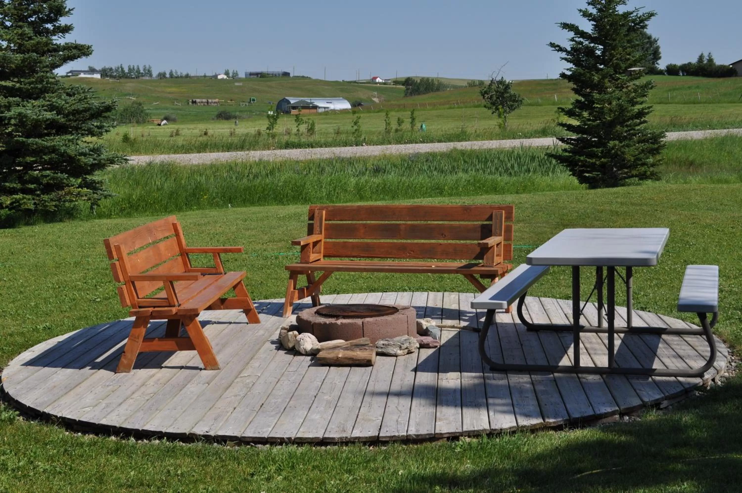 Facade/entrance in Rocky Ridge Country Lodge