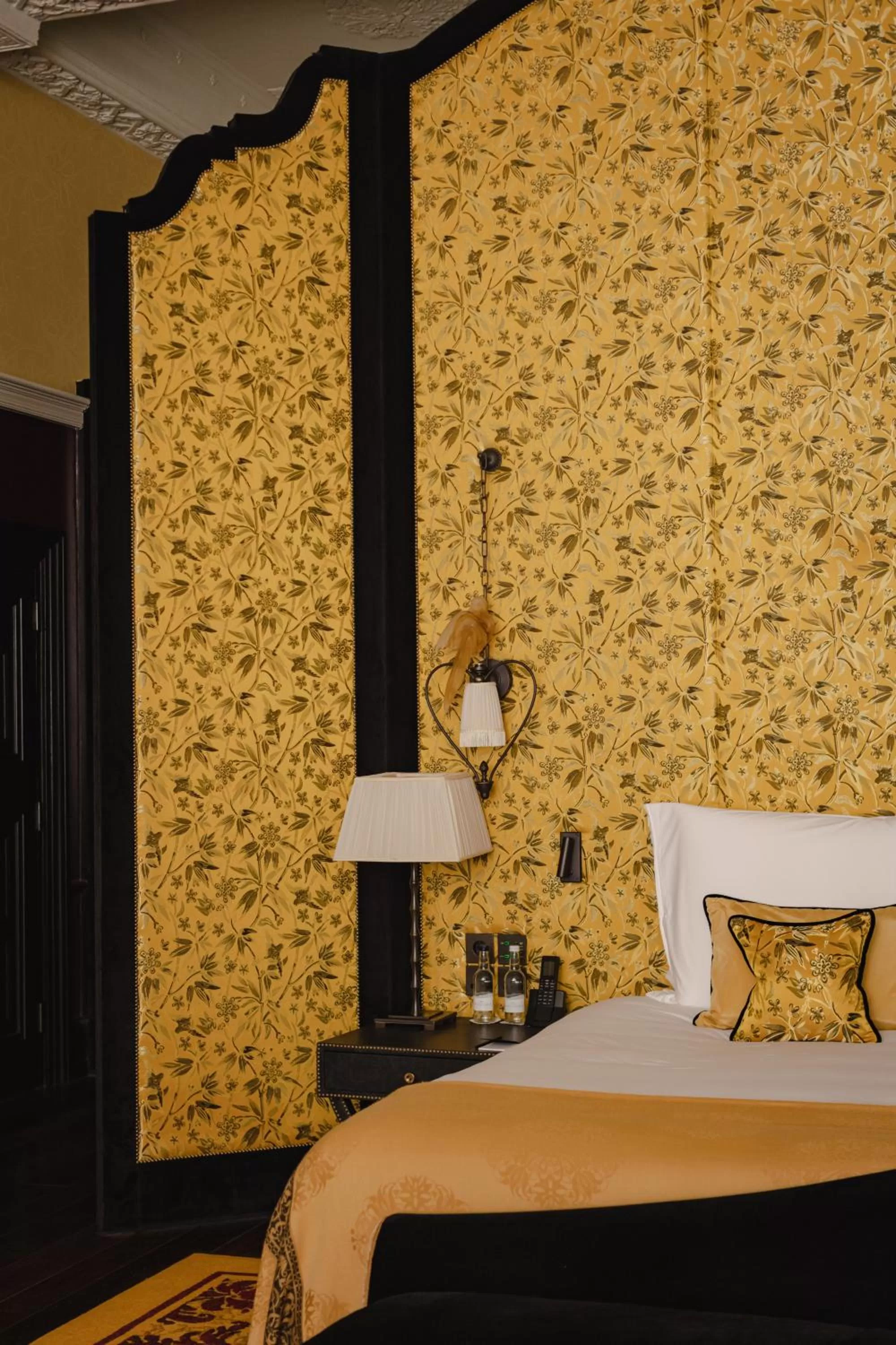 Bed in L'oscar London