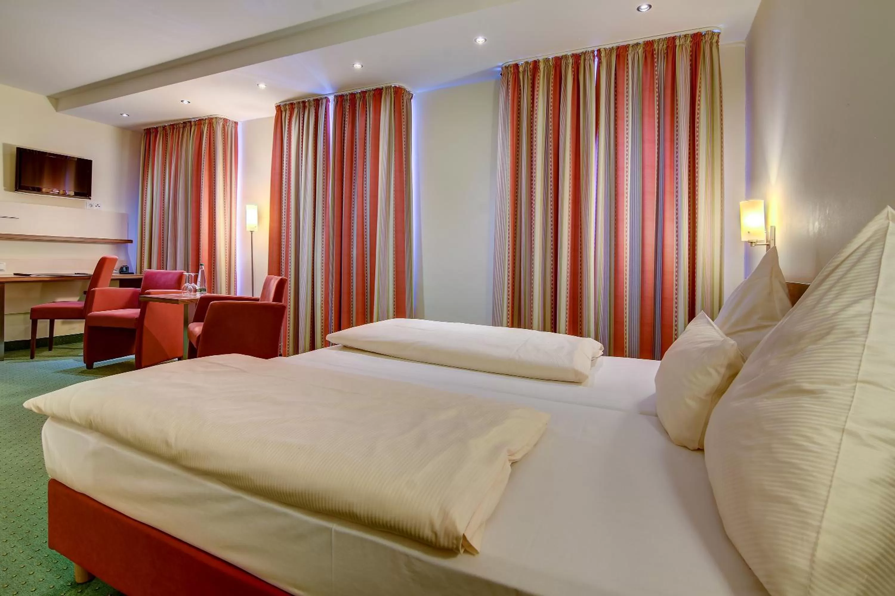 Photo of the whole room, Bed in Wertheimer Stuben