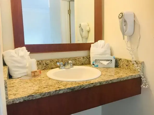 Bathroom in Bell Channel Inn Hotel