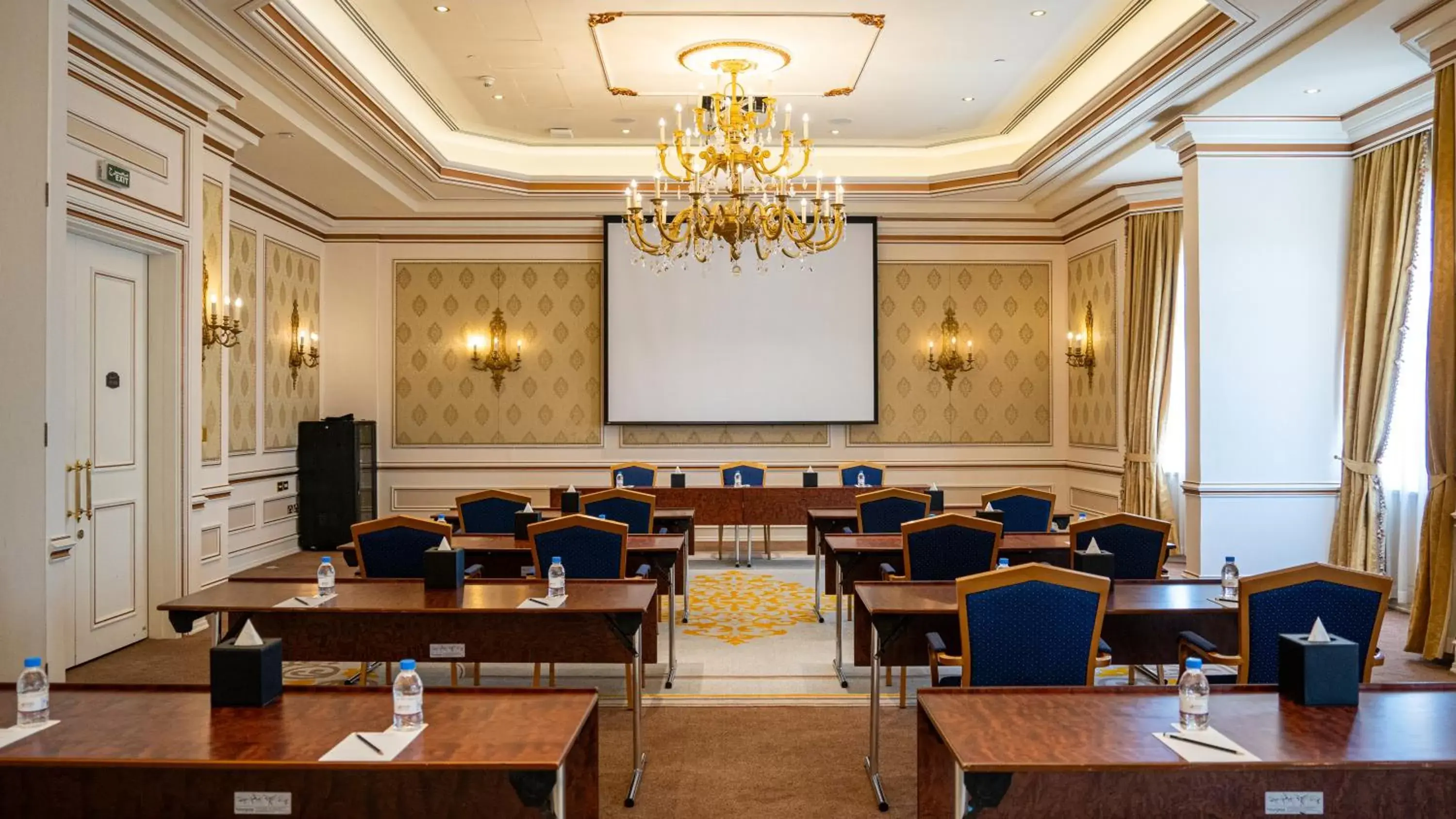 Meeting/conference room in Al Aziziyah Boutique Hotel