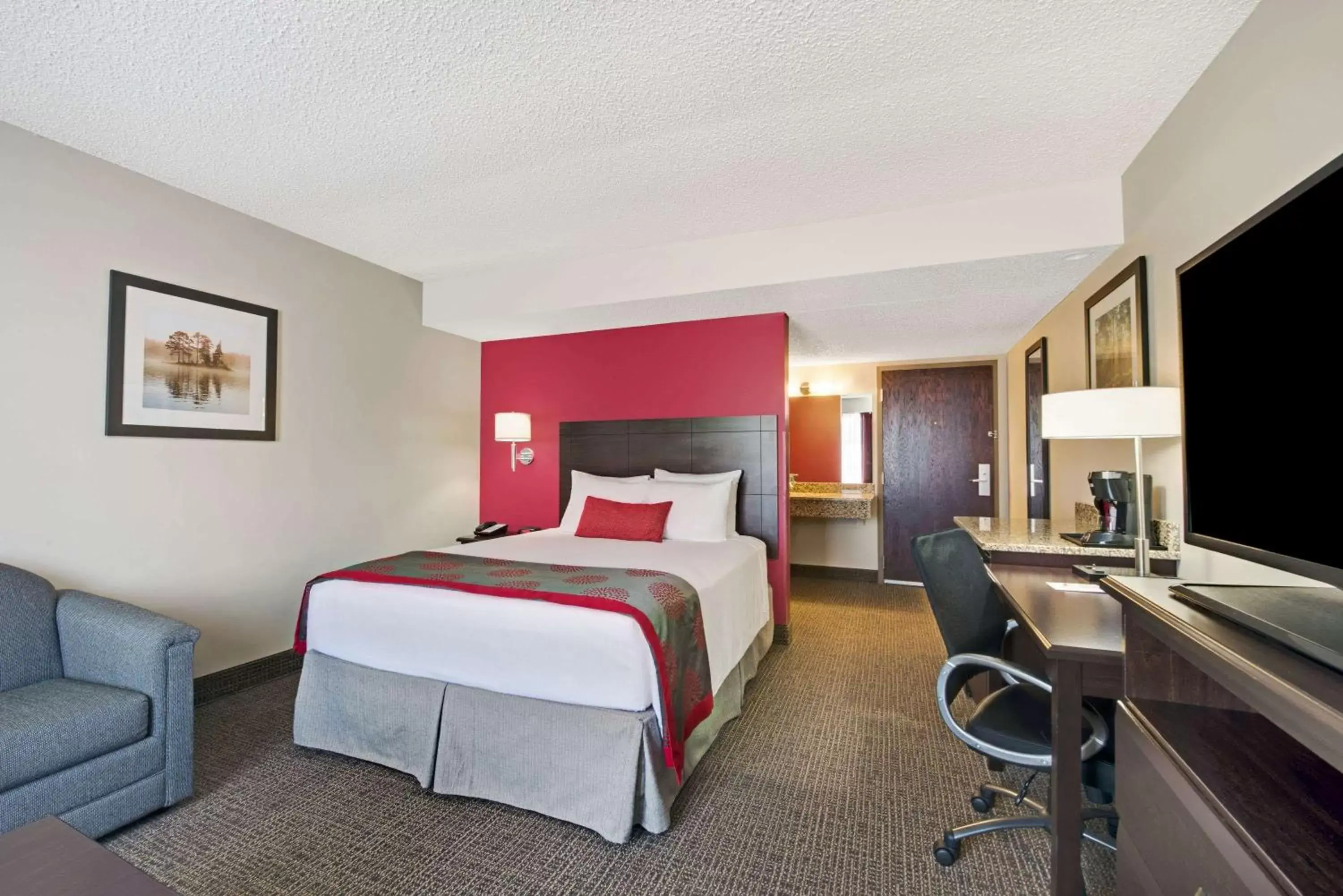 Photo of the whole room in Ramada by Wyndham Columbus Hotel & Conference Center