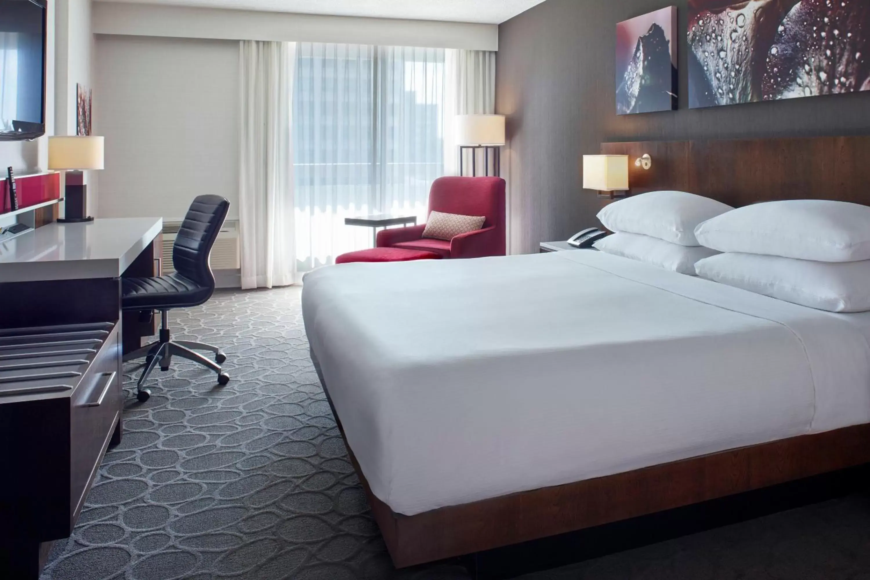 Photo of the whole room, Bed in Delta Hotels by Marriott Winnipeg