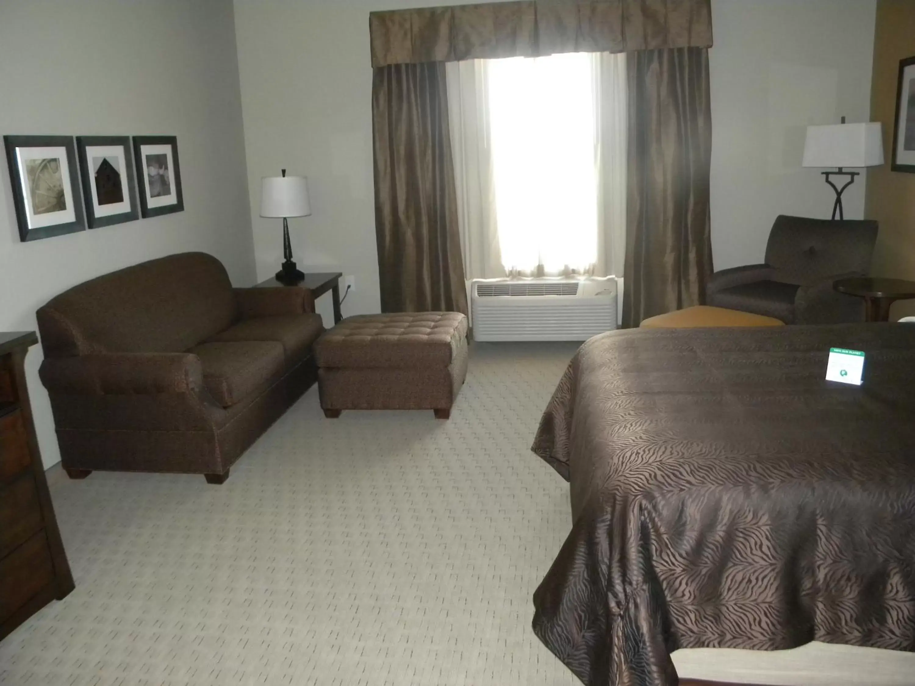 Bed in Teddy's Residential Suites Watford City