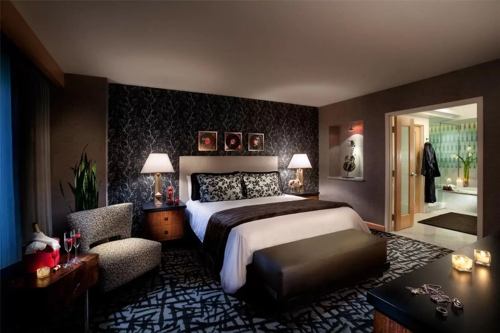 Bedroom, Bed in Seminole Hard Rock Hotel & Casino Hollywood
