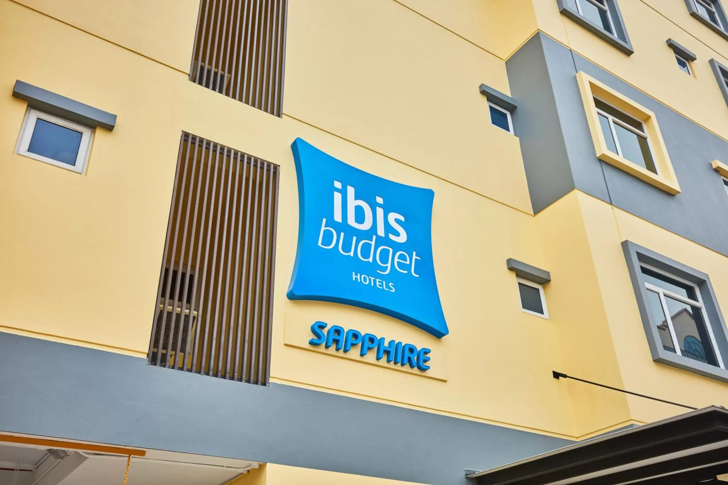 Facade/entrance in ibis budget Singapore Sapphire Facade/entrance in ibis budget Singapore Sapphire