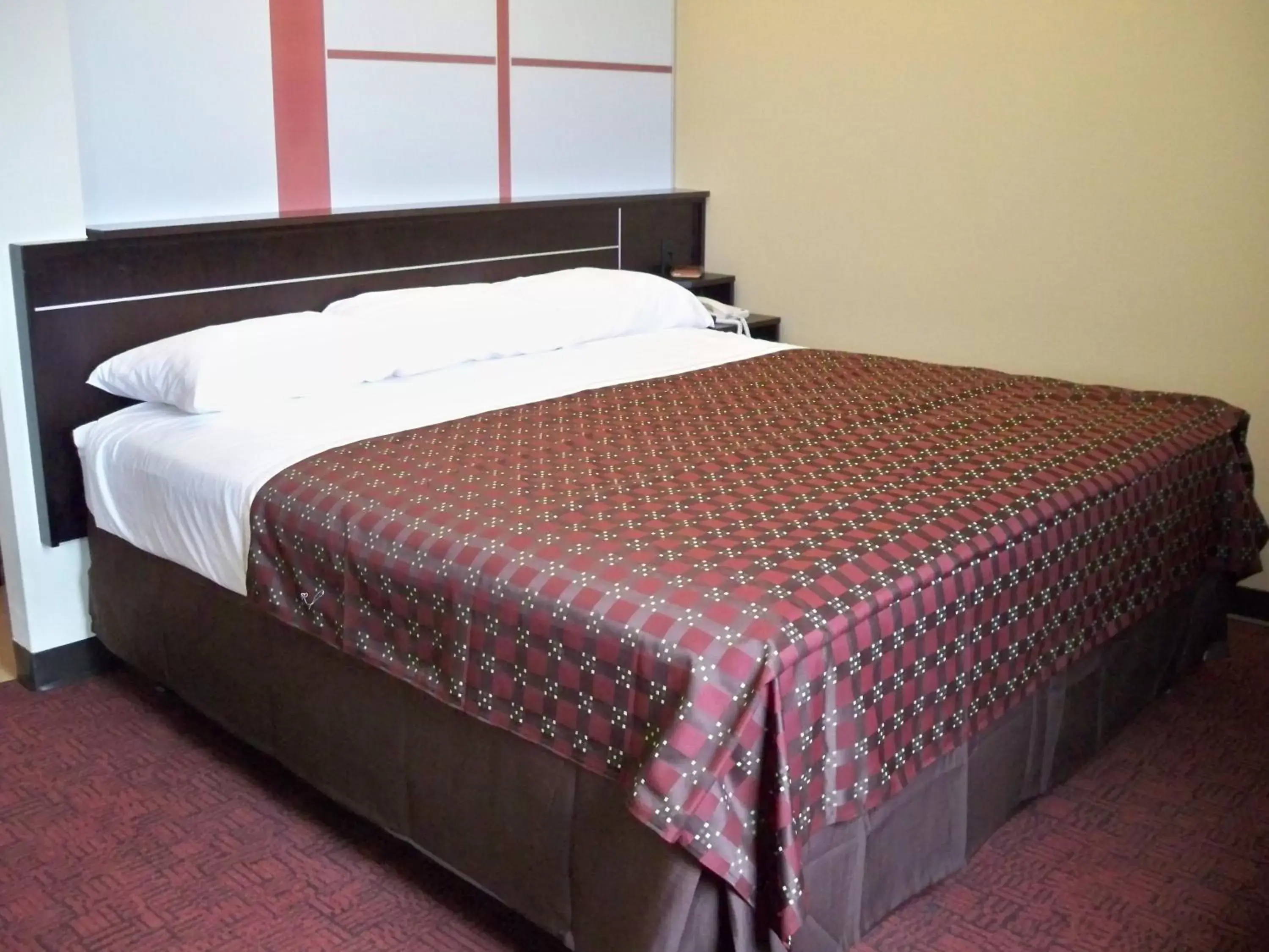 Photo of the whole room, Room Photo in Red Roof Inn & Suites Beaumont