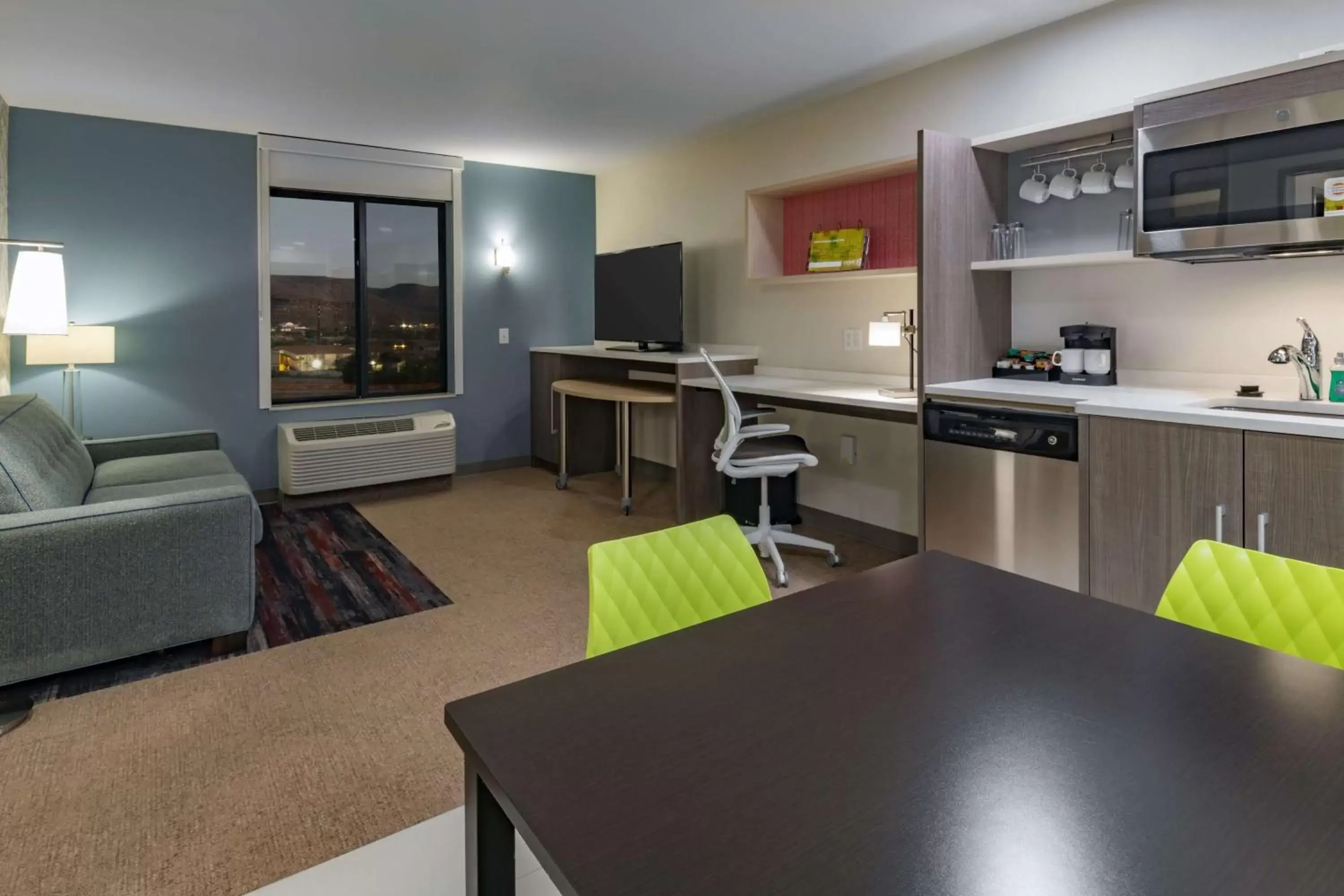 Bedroom, Kitchen/Kitchenette in Home2 Suites by Hilton Kingman