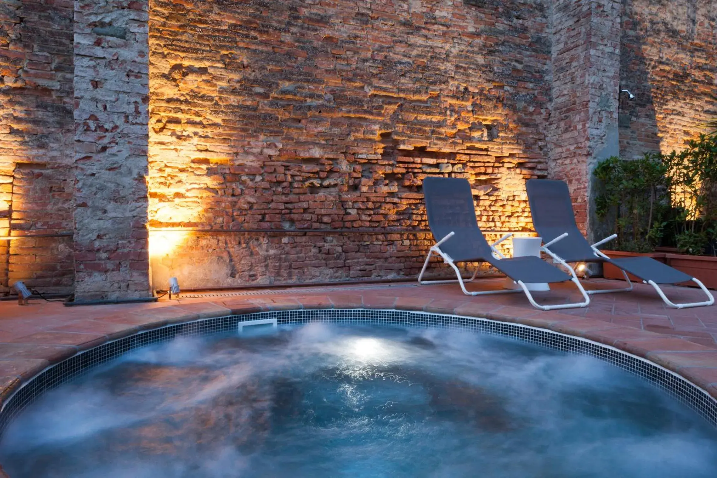 Hot Tub, Swimming Pool in Hotel San Miniato