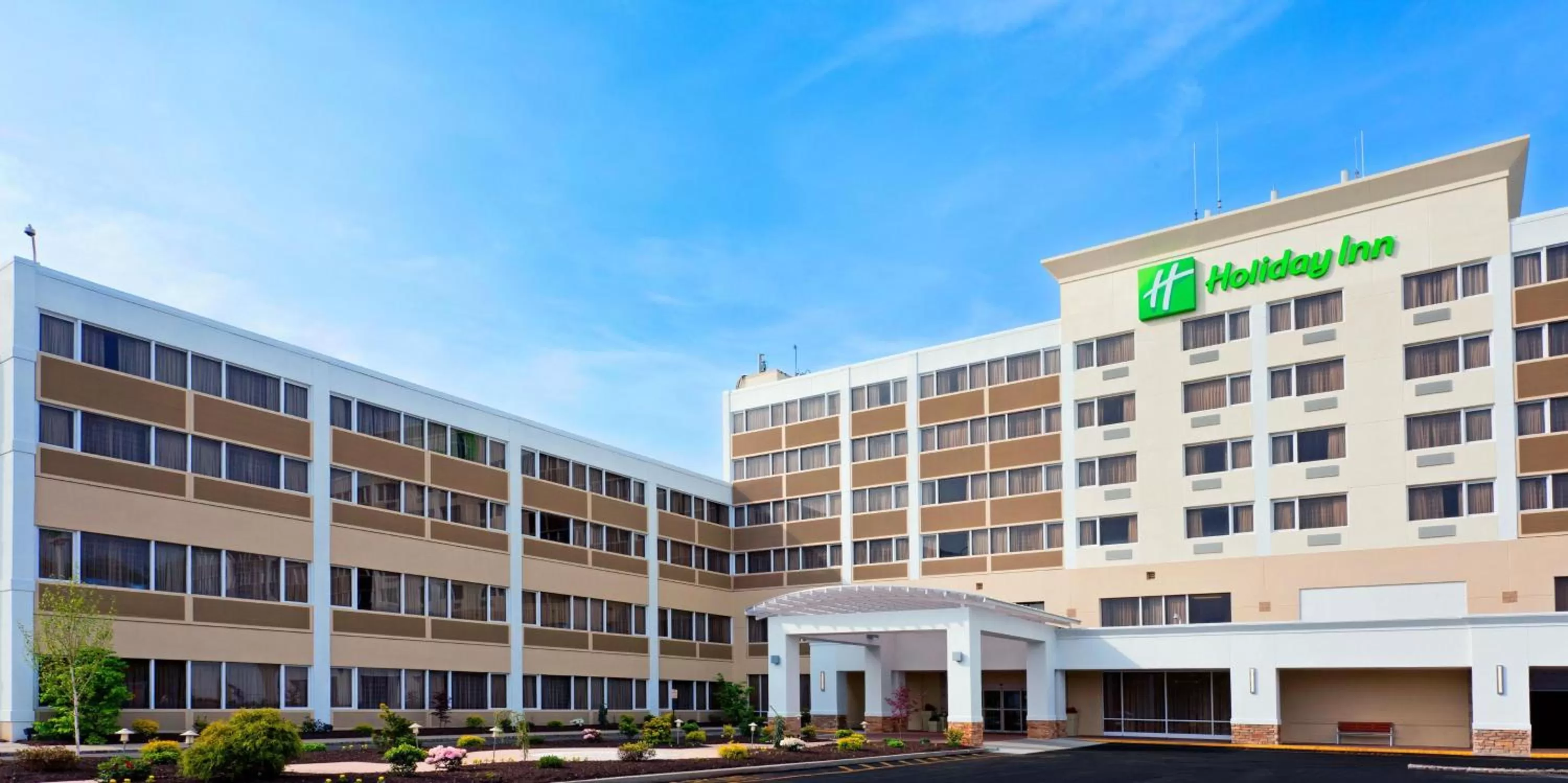 Property building in Holiday Inn Clark - Newark by IHG