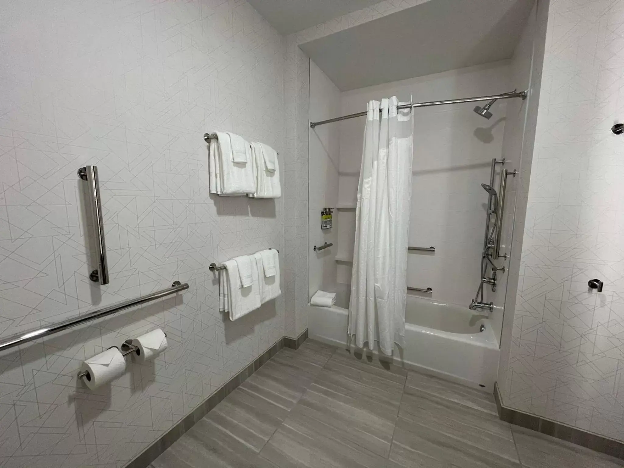 Photo of the whole room, Bathroom in Holiday Inn Express & Suites - Ft. Smith - Airport, an IHG Hotel