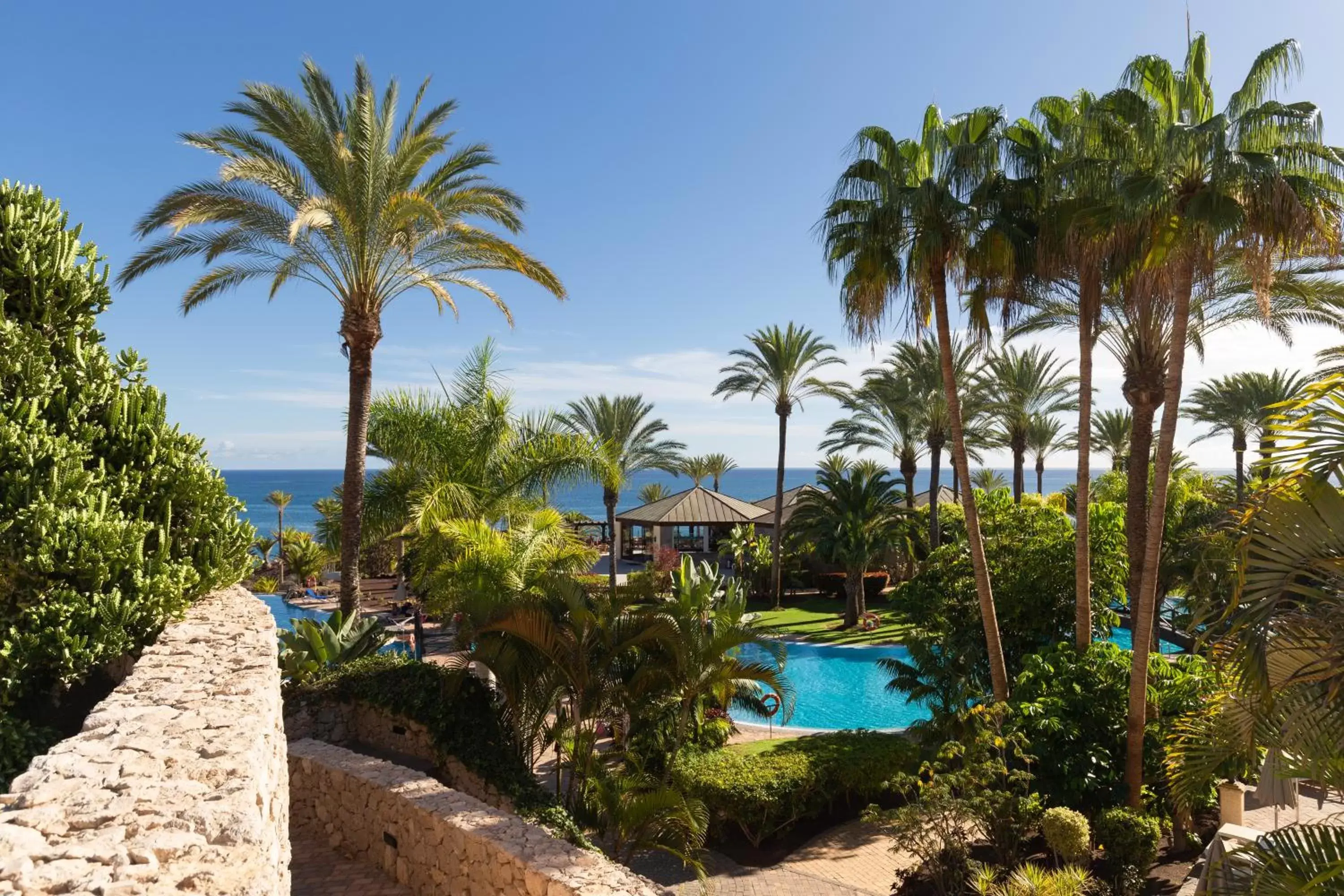 Garden, Pool View in R2 Rio Calma