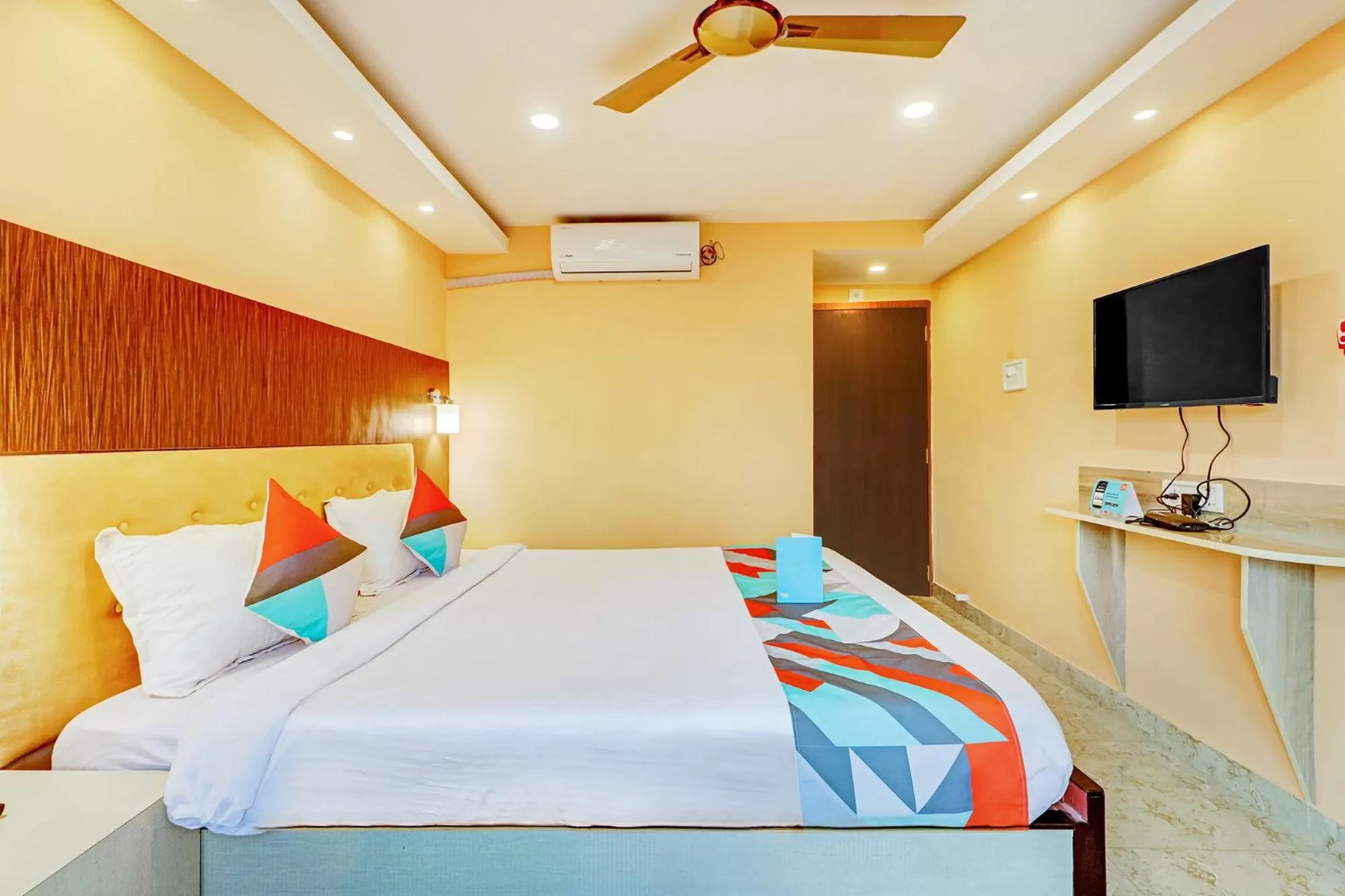 Bedroom, Bed in FabExpress Step Inn - Nr Biswa Bangla Gate