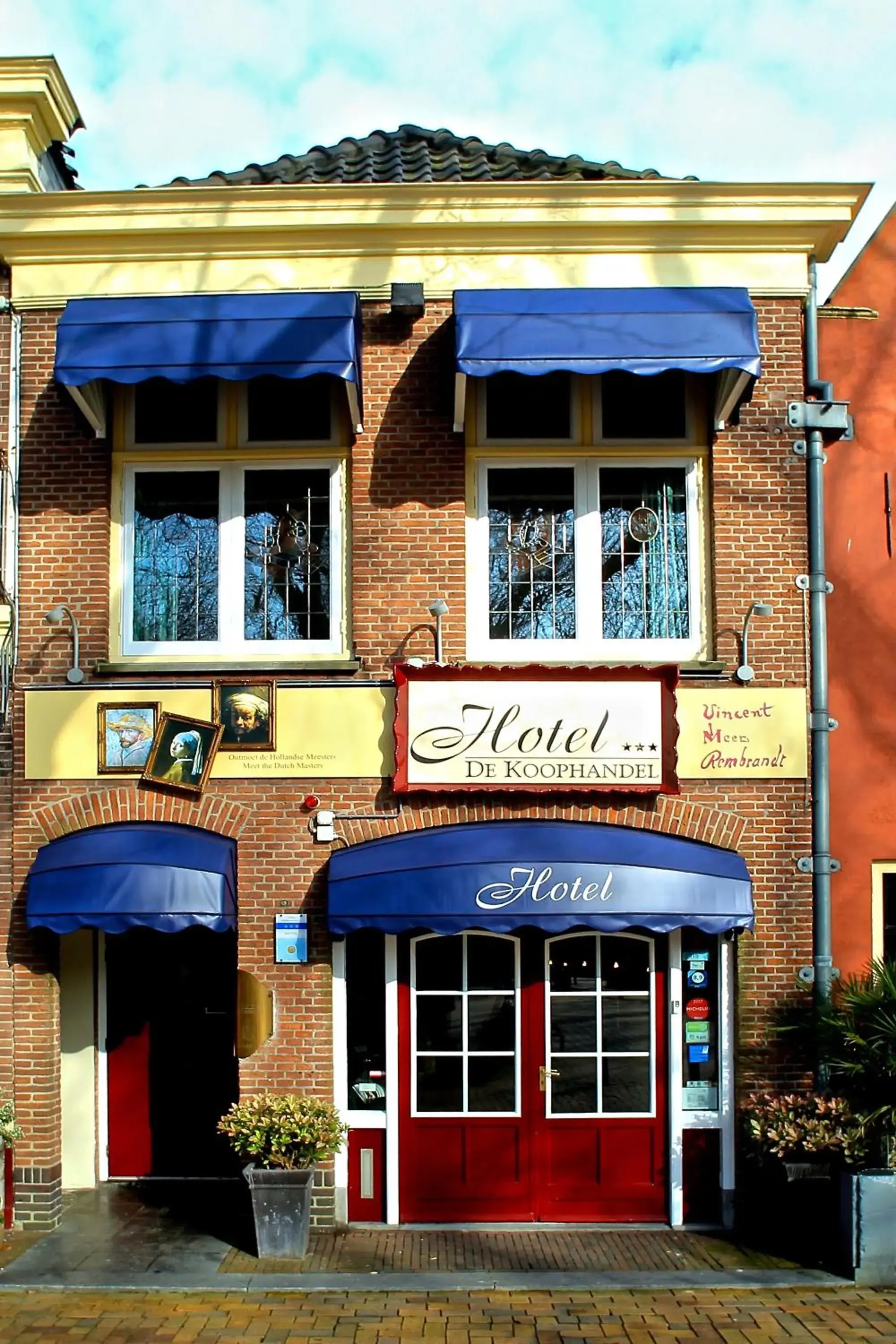 Facade/entrance, Property Building in Hotel de Koophandel