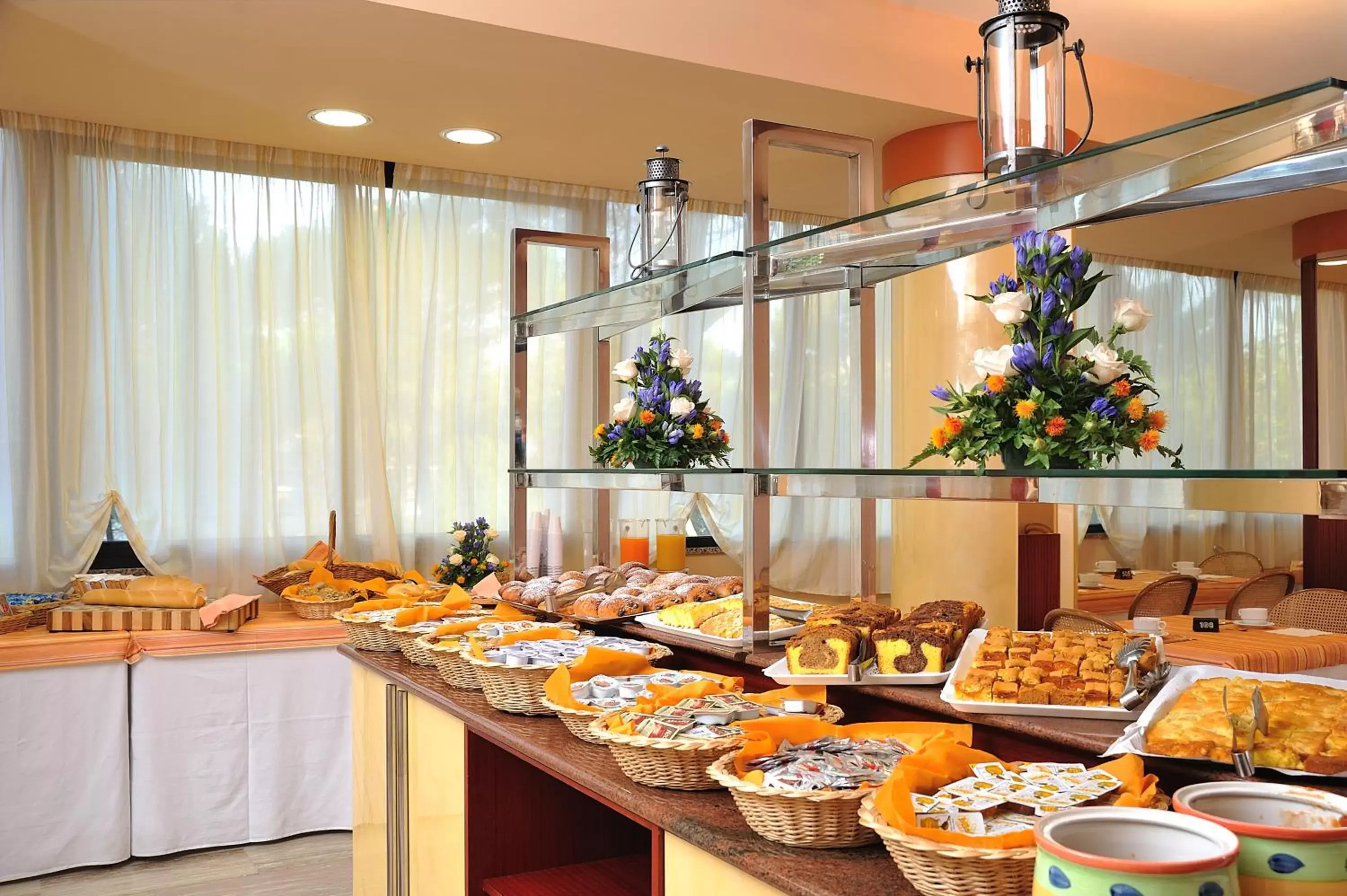 Restaurant/places to eat, Food in Hotel Ausonia