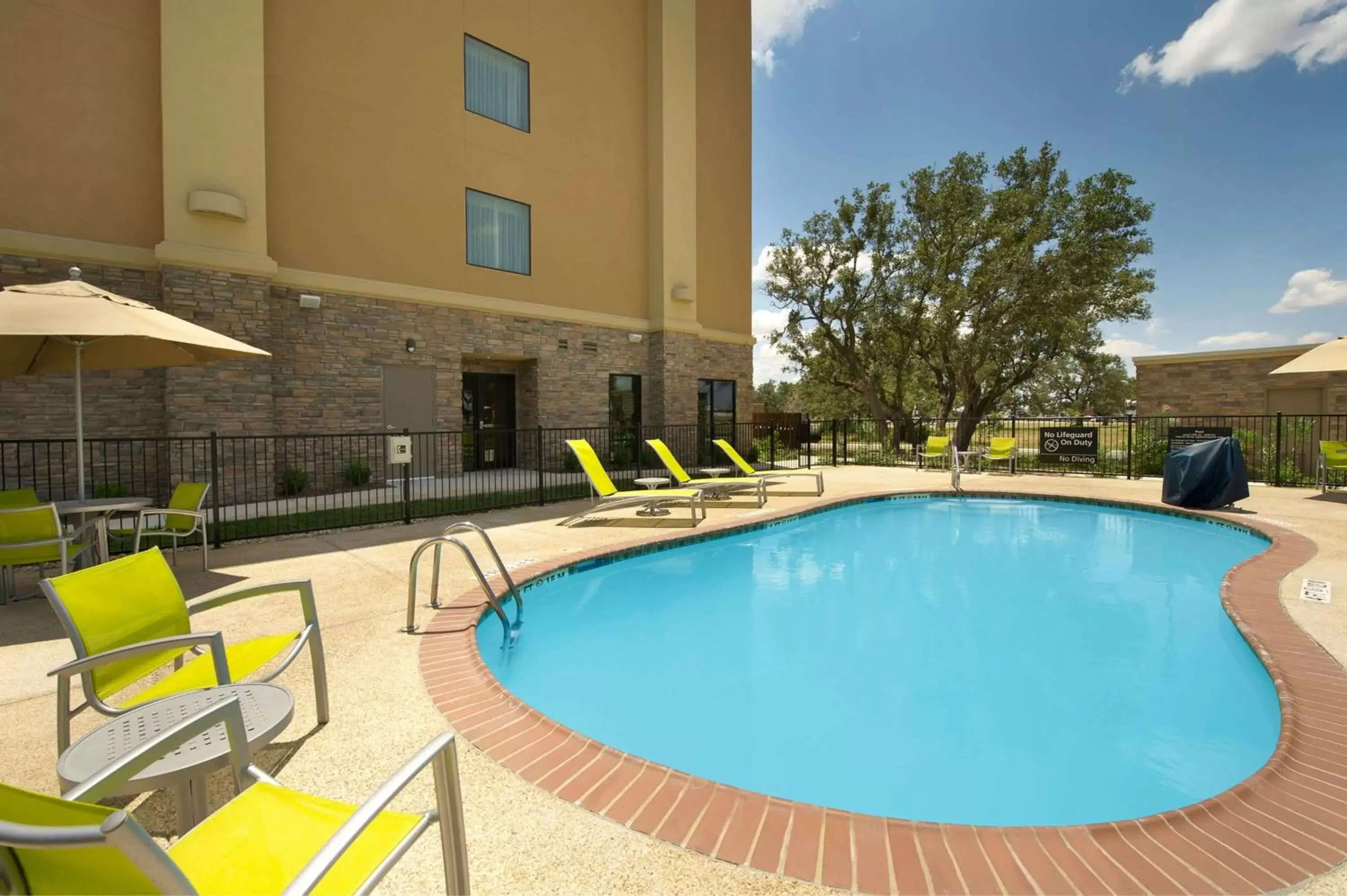 Pool view, Swimming Pool in Hampton Inn Uvalde