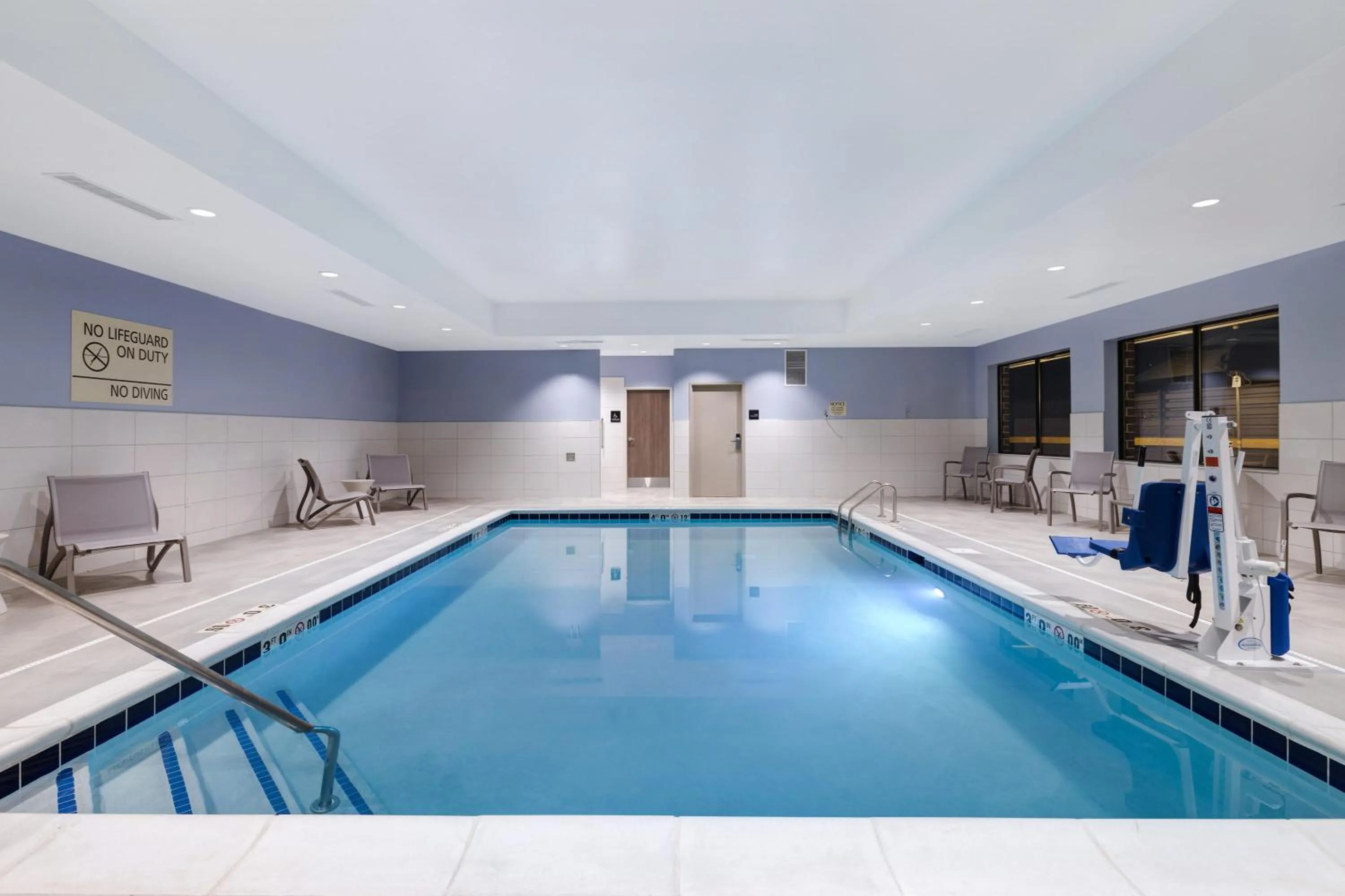 Pool view in Hampton Inn Chicago Orland Park