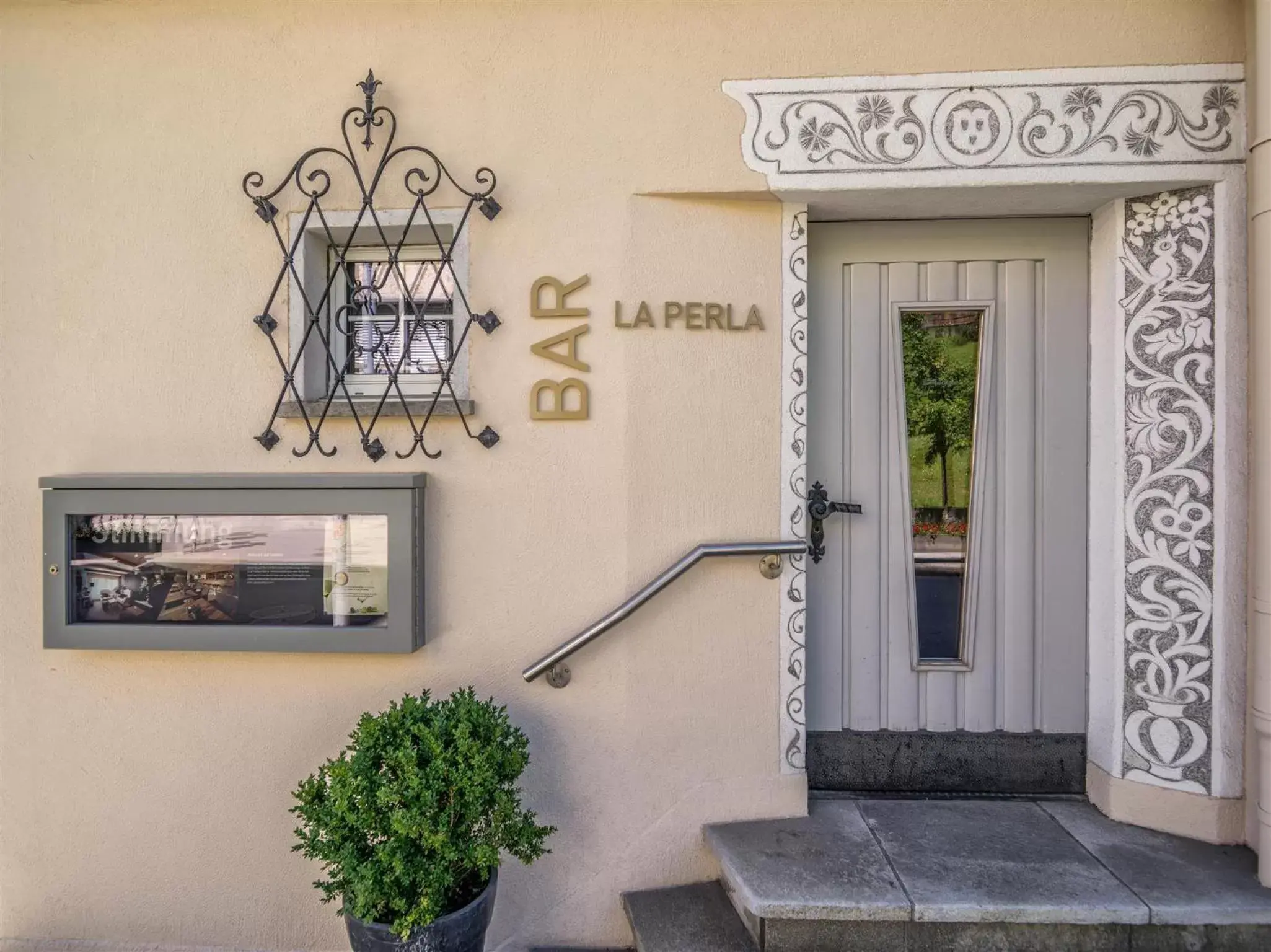 Facade/entrance in Hotel Lenzerhorn