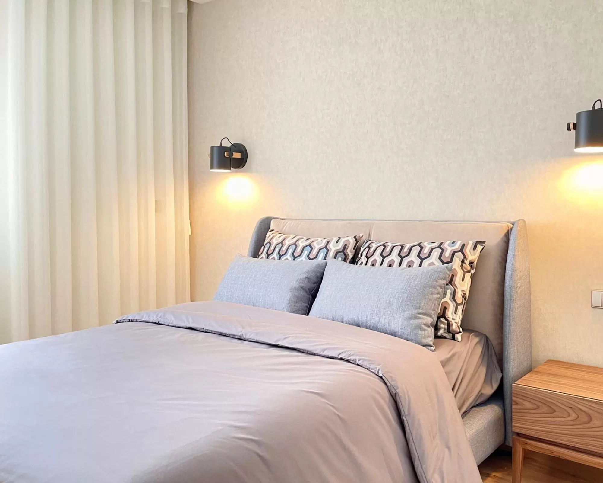 One-Bedroom Apartment in Acta The Avenue