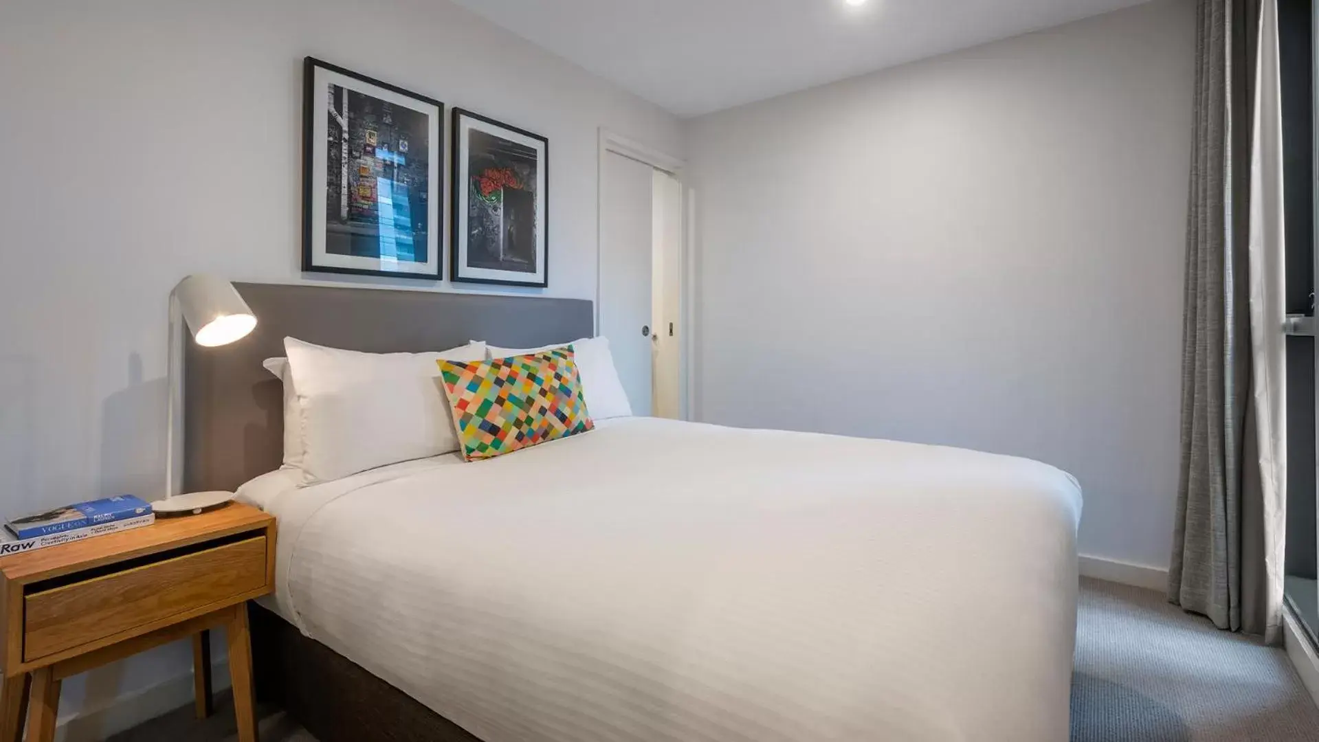 Bed in Oaks Melbourne Southbank Suites