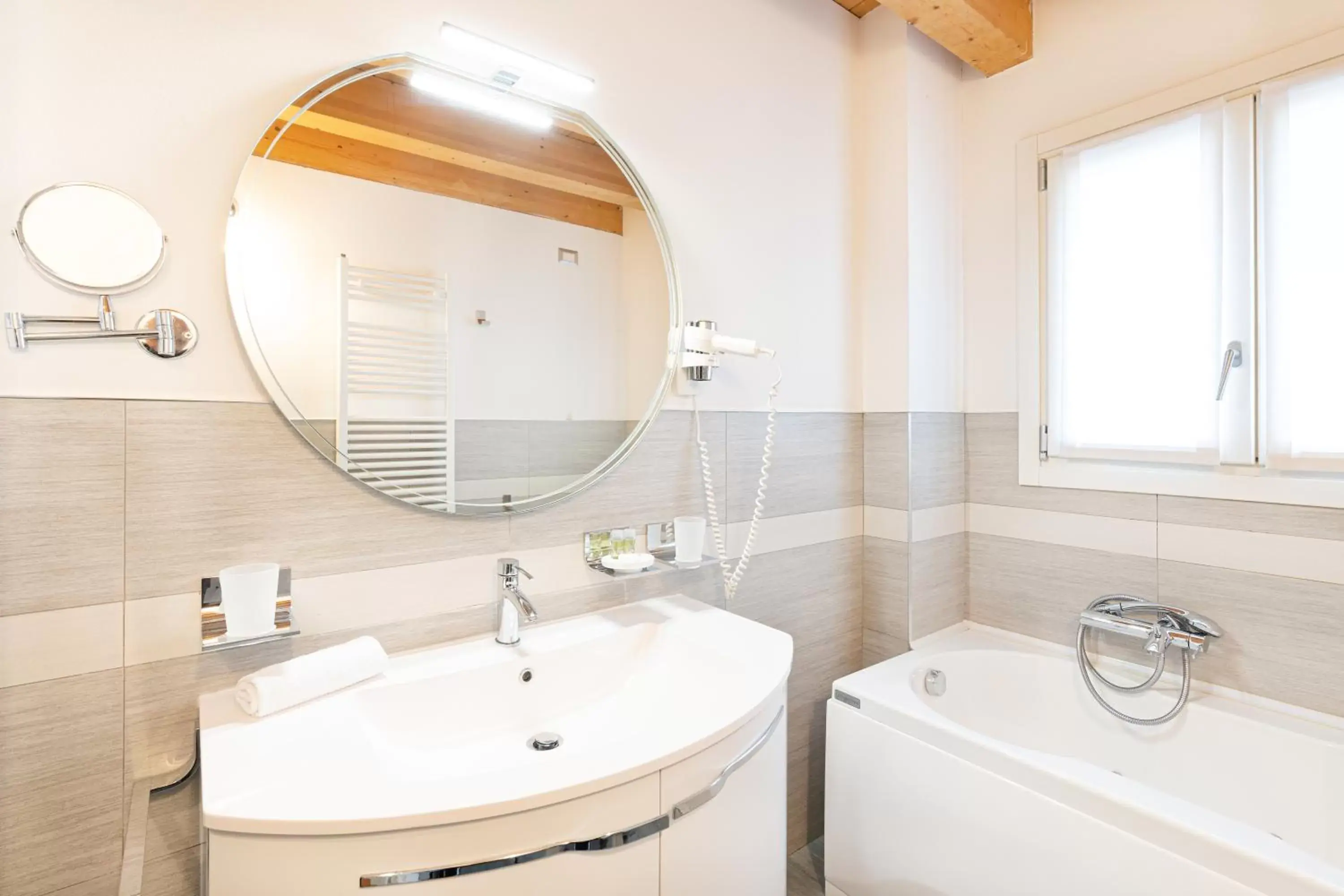 Hot Tub, Bathroom in Ca' Degli Antichi Giardini Apartments