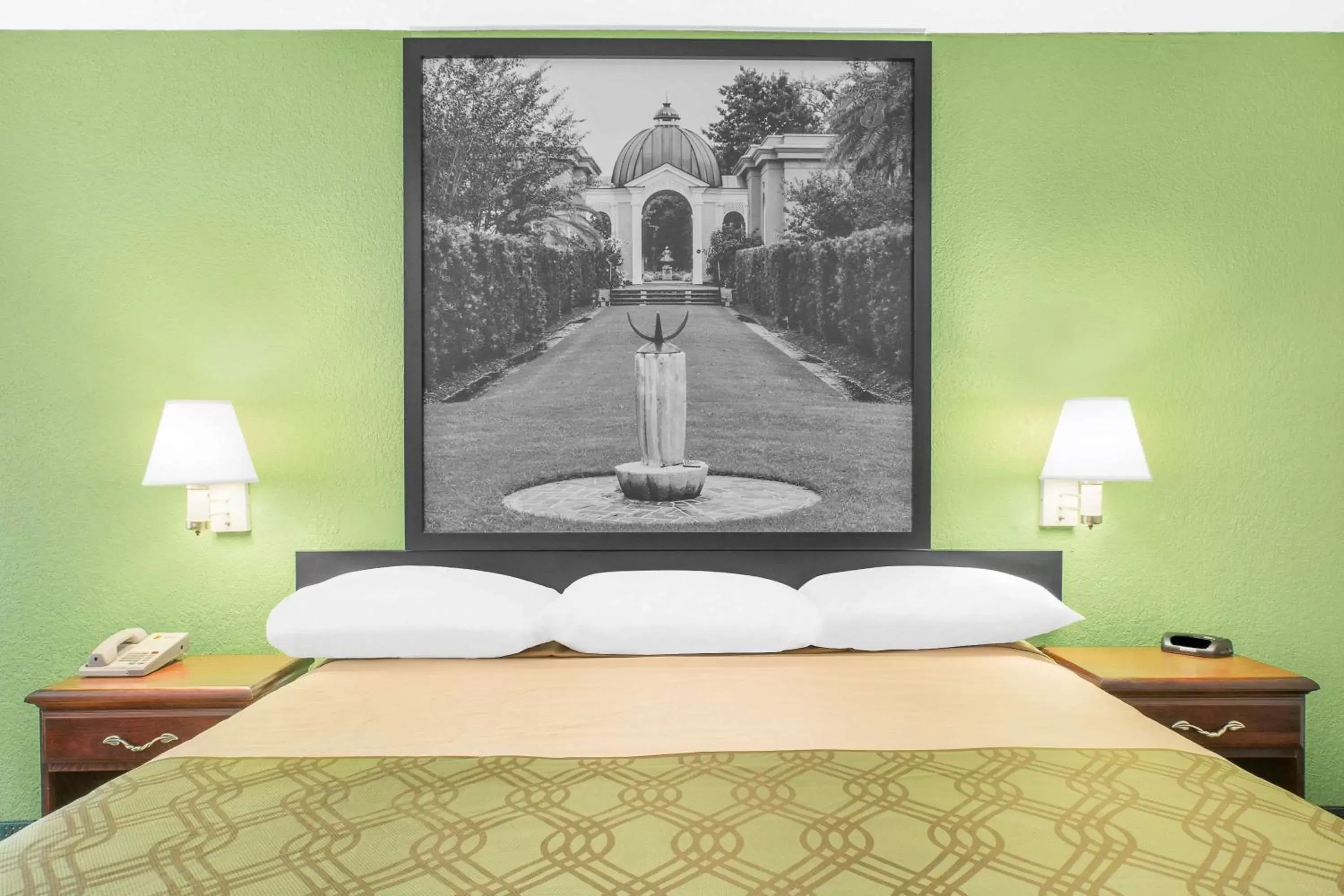 Photo of the whole room, Bed in Super 8 by Wyndham Mobile Photo of the whole room, Bed in Super 8 by Wyndham Mobile