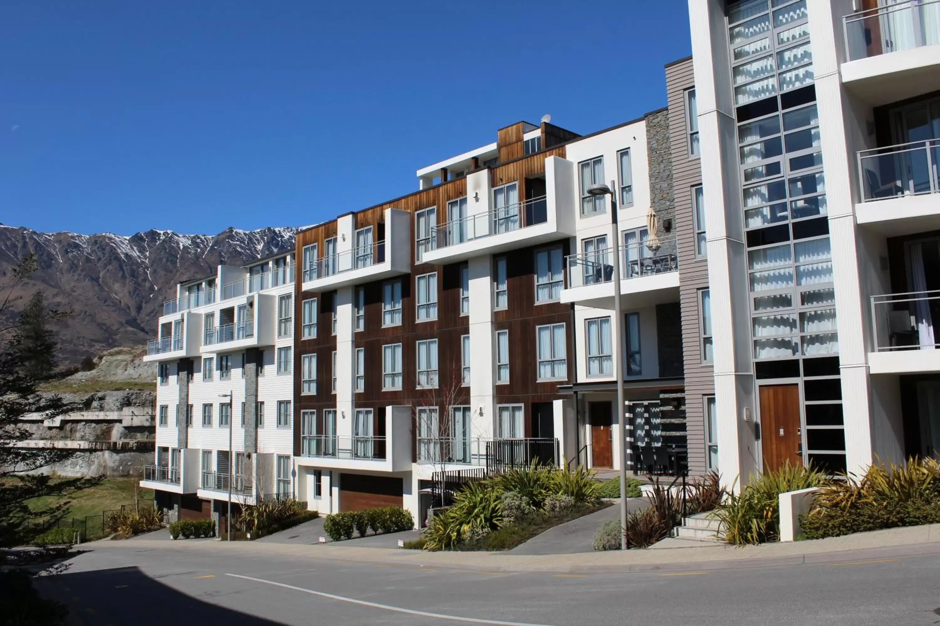 Day, Property Building in Queenstown Village Apartments
