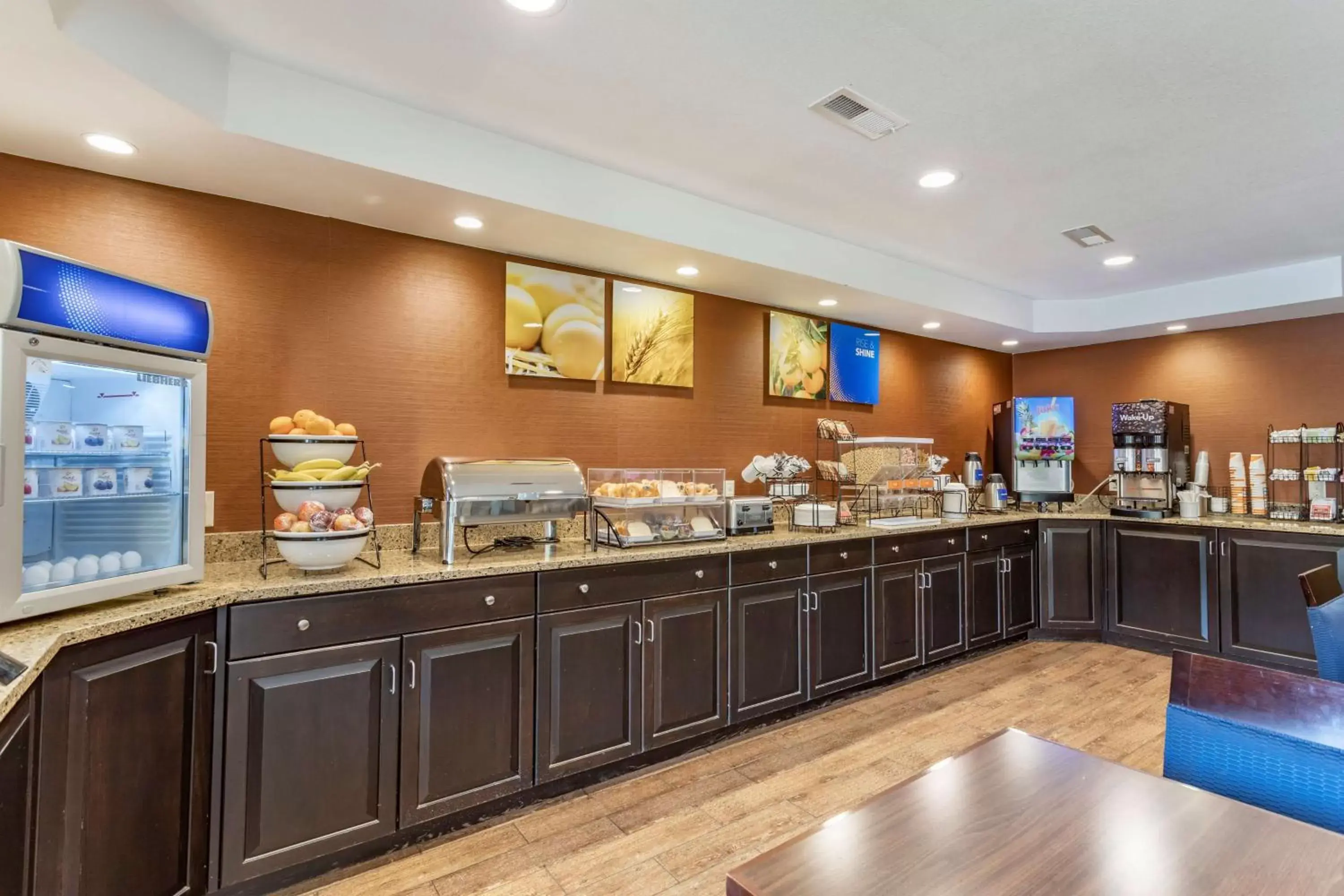 Restaurant/Places to Eat in Comfort Inn Asheville Biltmore West