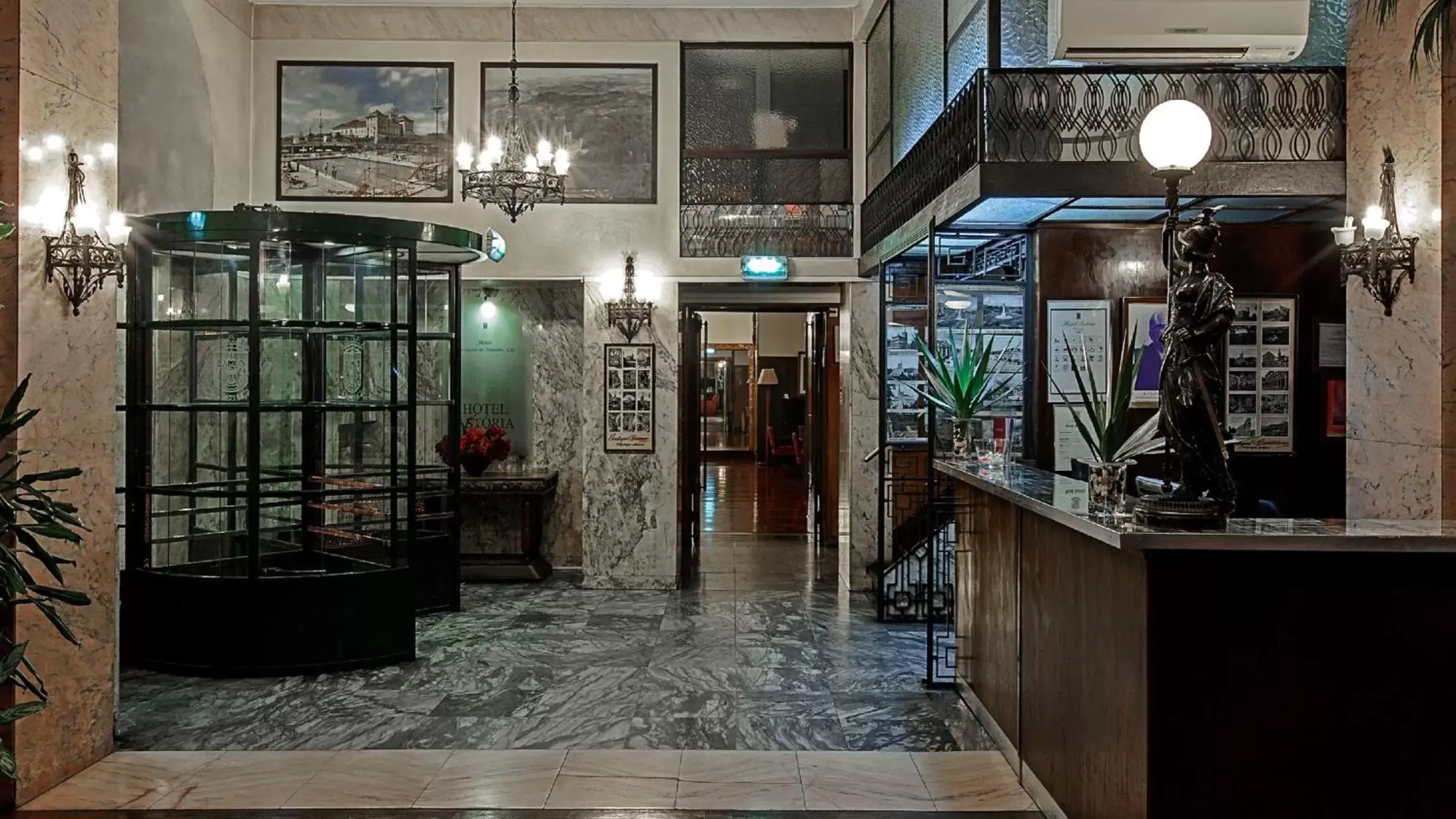 Lobby or reception in Hotel Astoria