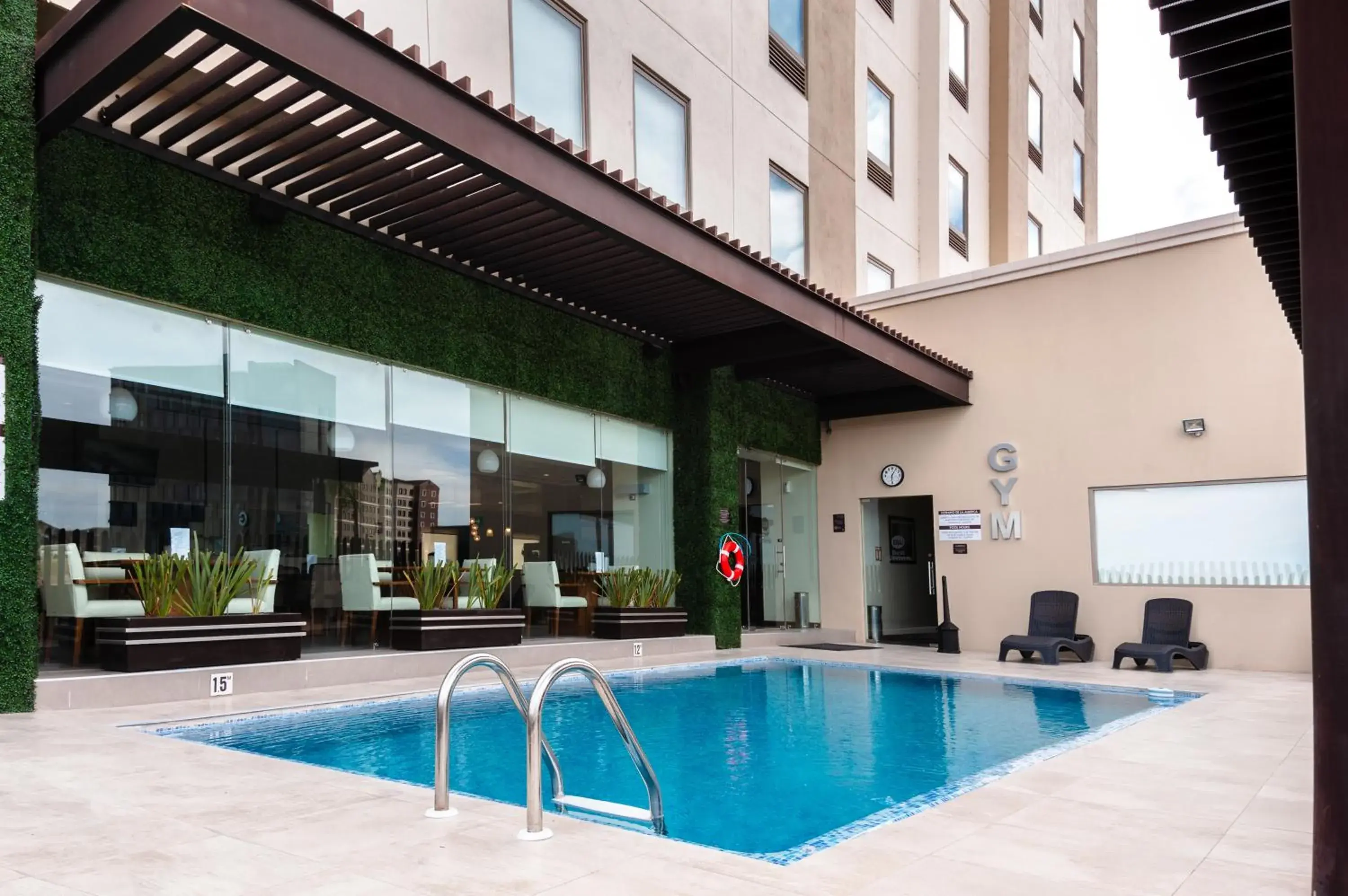 Swimming pool in Best Western Plus Chihuahua Juventud Swimming pool in Best Western Plus Chihuahua Juventud