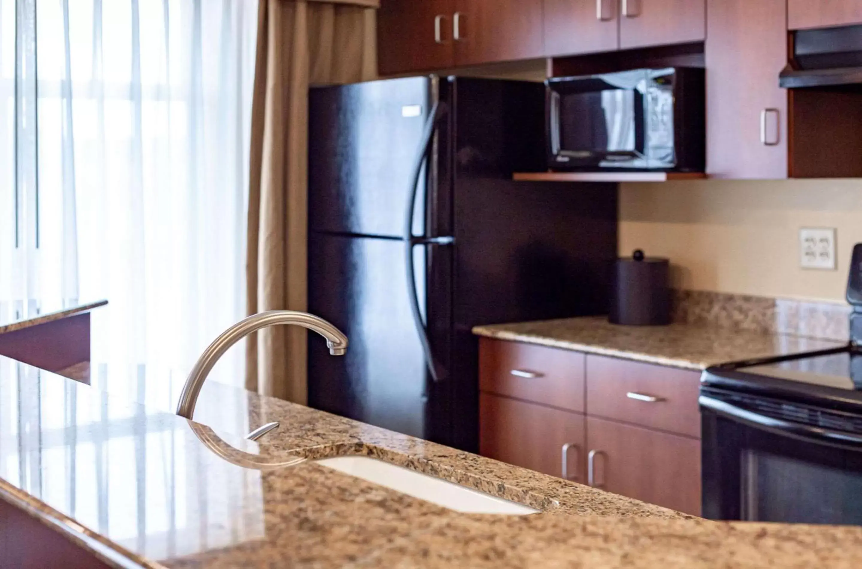 Kitchen or kitchenette, Kitchen/Kitchenette in Jefferson Street Inn, a Member of Radisson Individuals