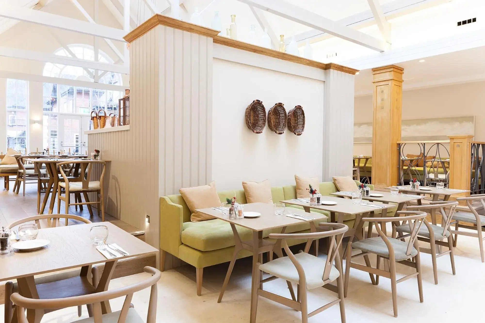 Restaurant/Places to Eat in Champneys Forest Mere