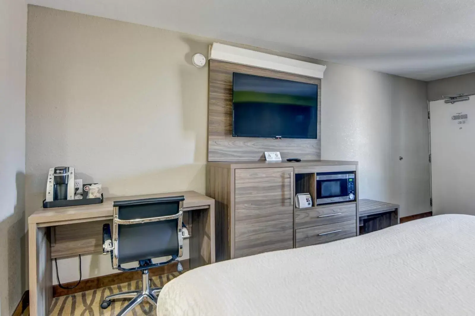 TV and multimedia, Bed in Seabreeze Inn - Fort Walton TV and multimedia, Bed in Seabreeze Inn - Fort Walton