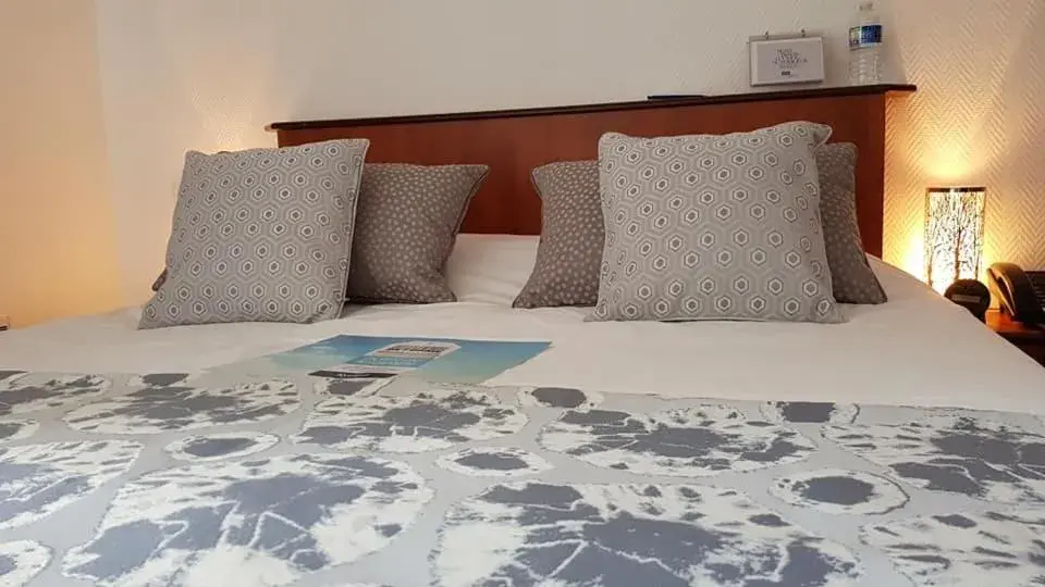 Bed in Kyriad Hotel - Restaurant Carentan