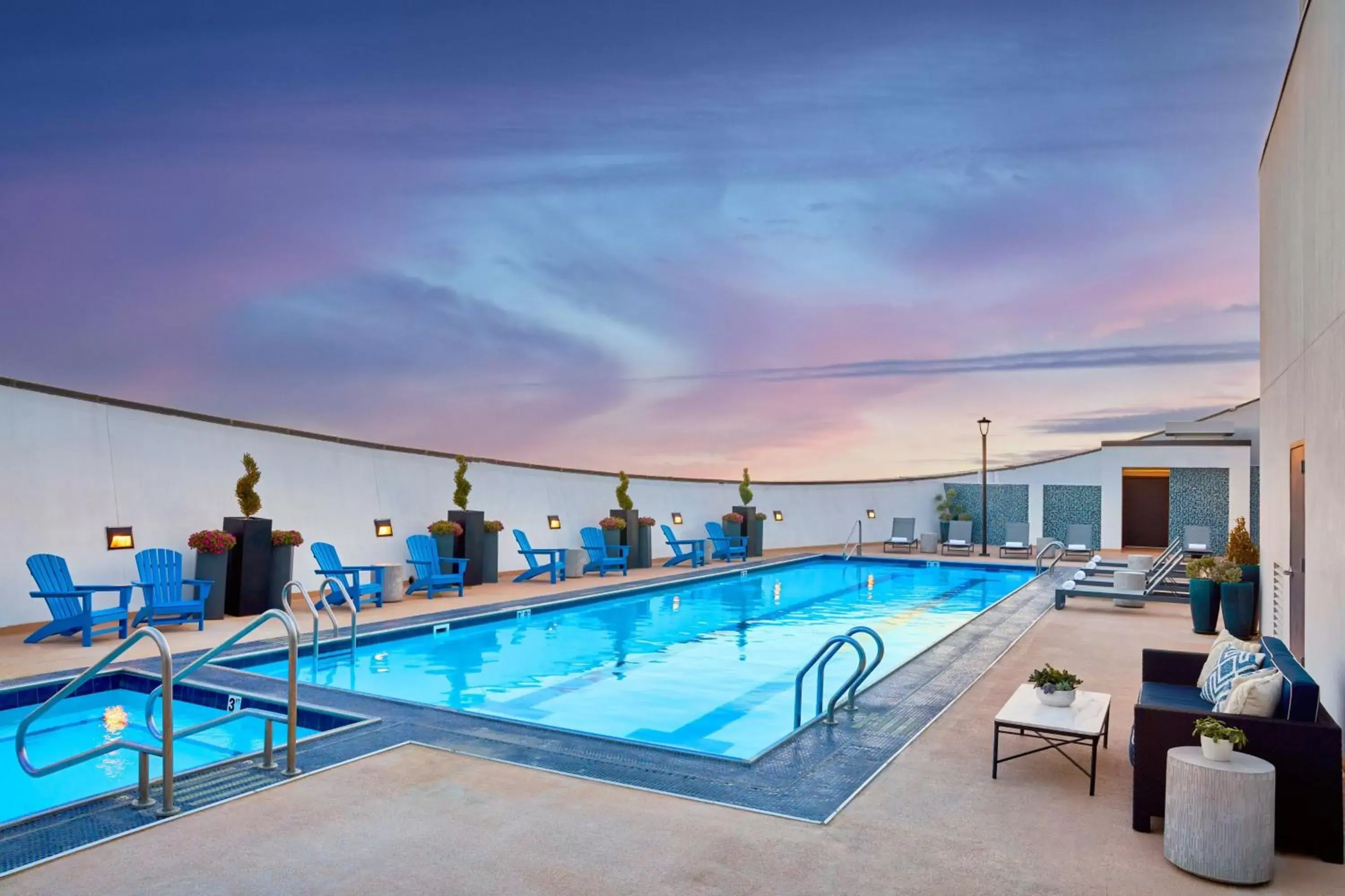 Swimming Pool in Renaissance Dallas Hotel