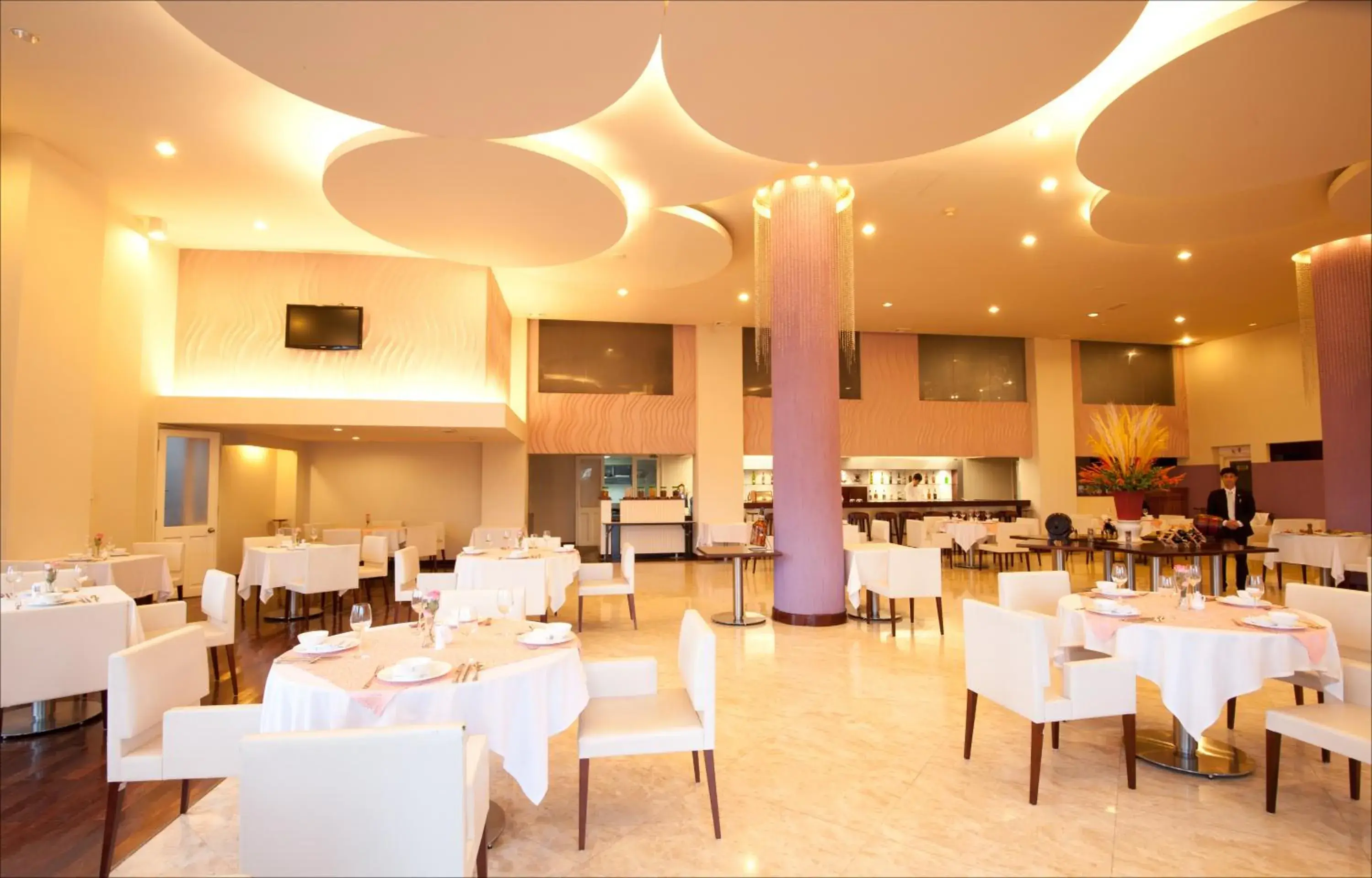 Restaurant/Places to Eat in TTC Hotel - Ngoc Lan