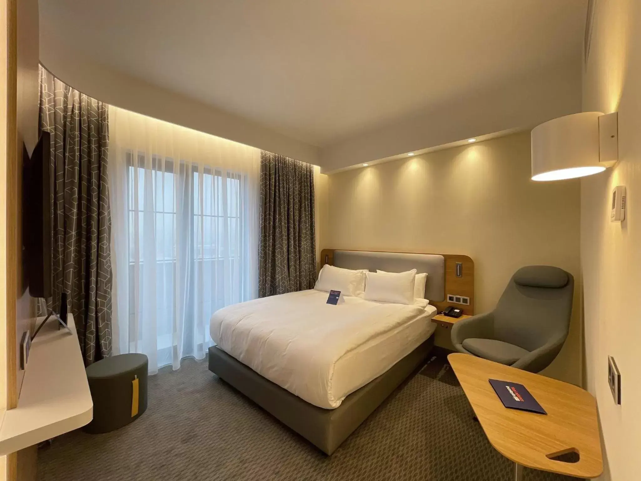 Photo of the whole room, Bed in Holiday Inn Express - Ankara - Airport, an IHG Hotel