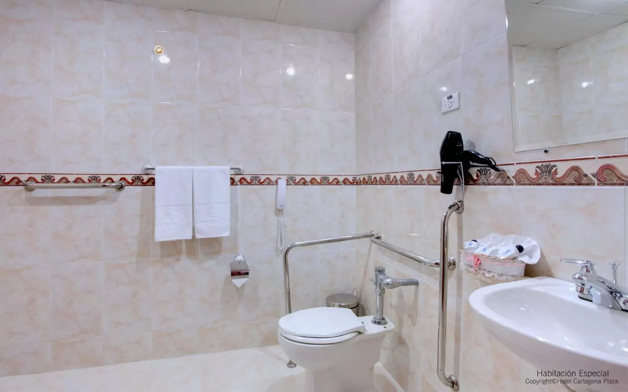 Bathroom in Hotel Cartagena Plaza