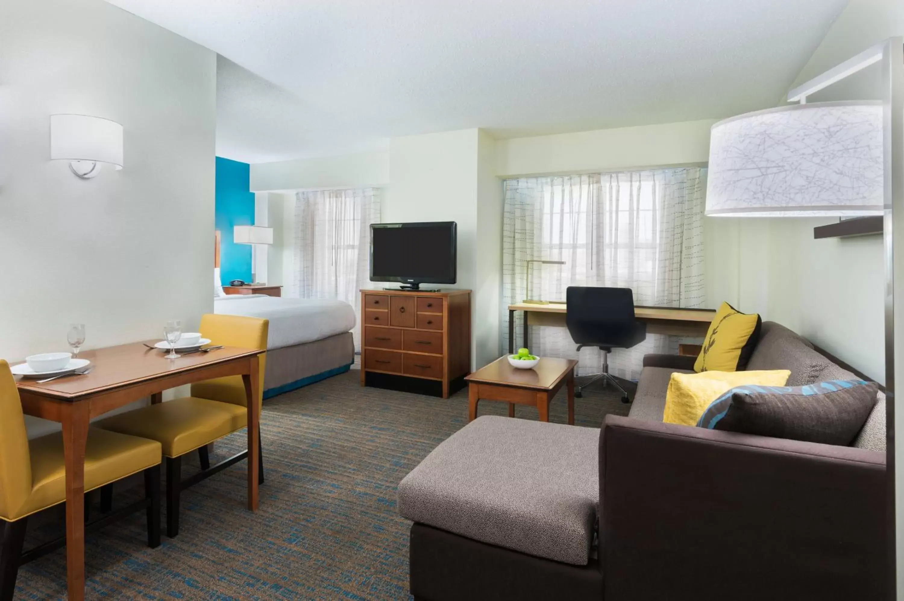 Bed, Seating Area in Residence Inn by Marriott St. Louis Downtown