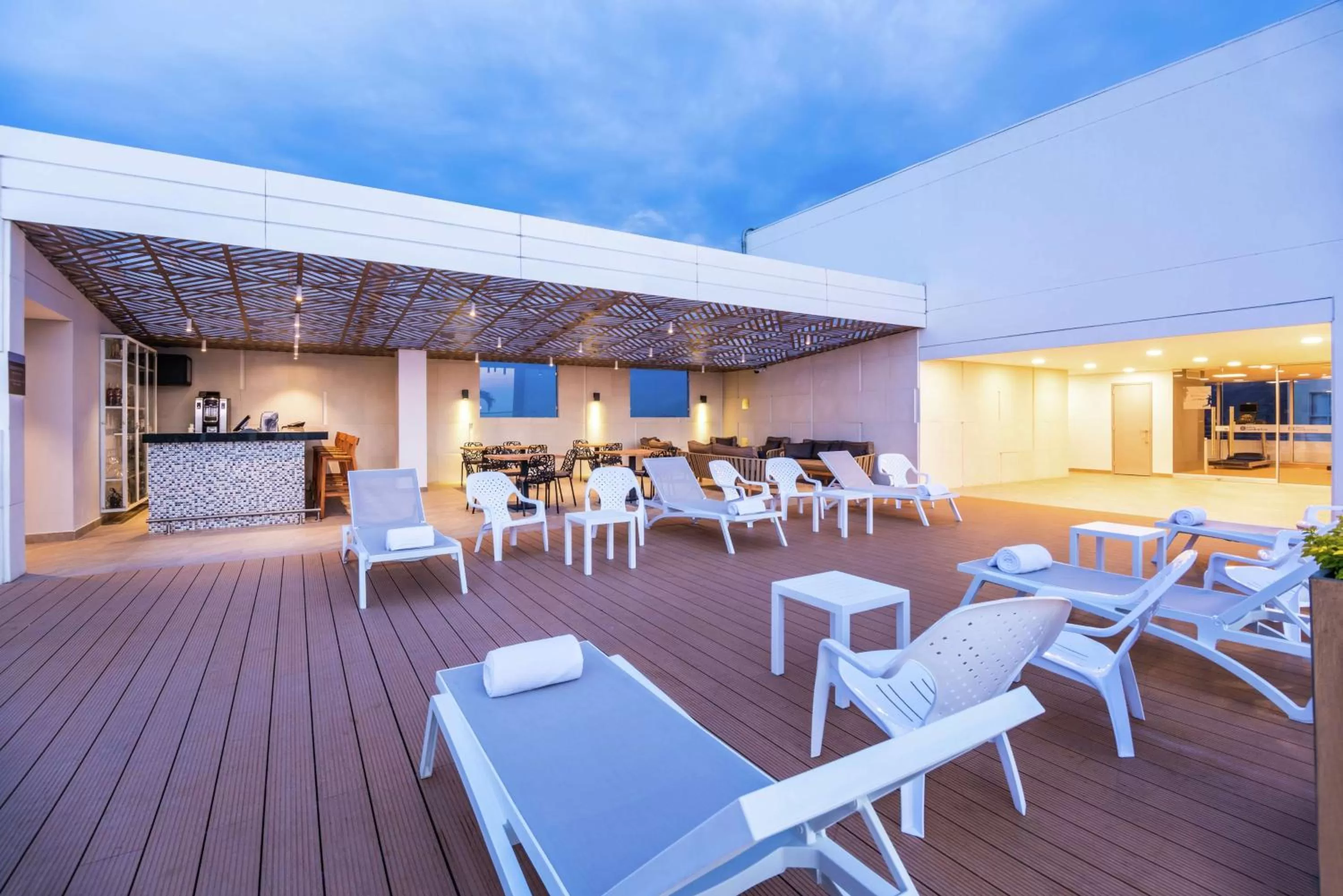 Lounge or bar in Hilton Garden Inn Santa Marta