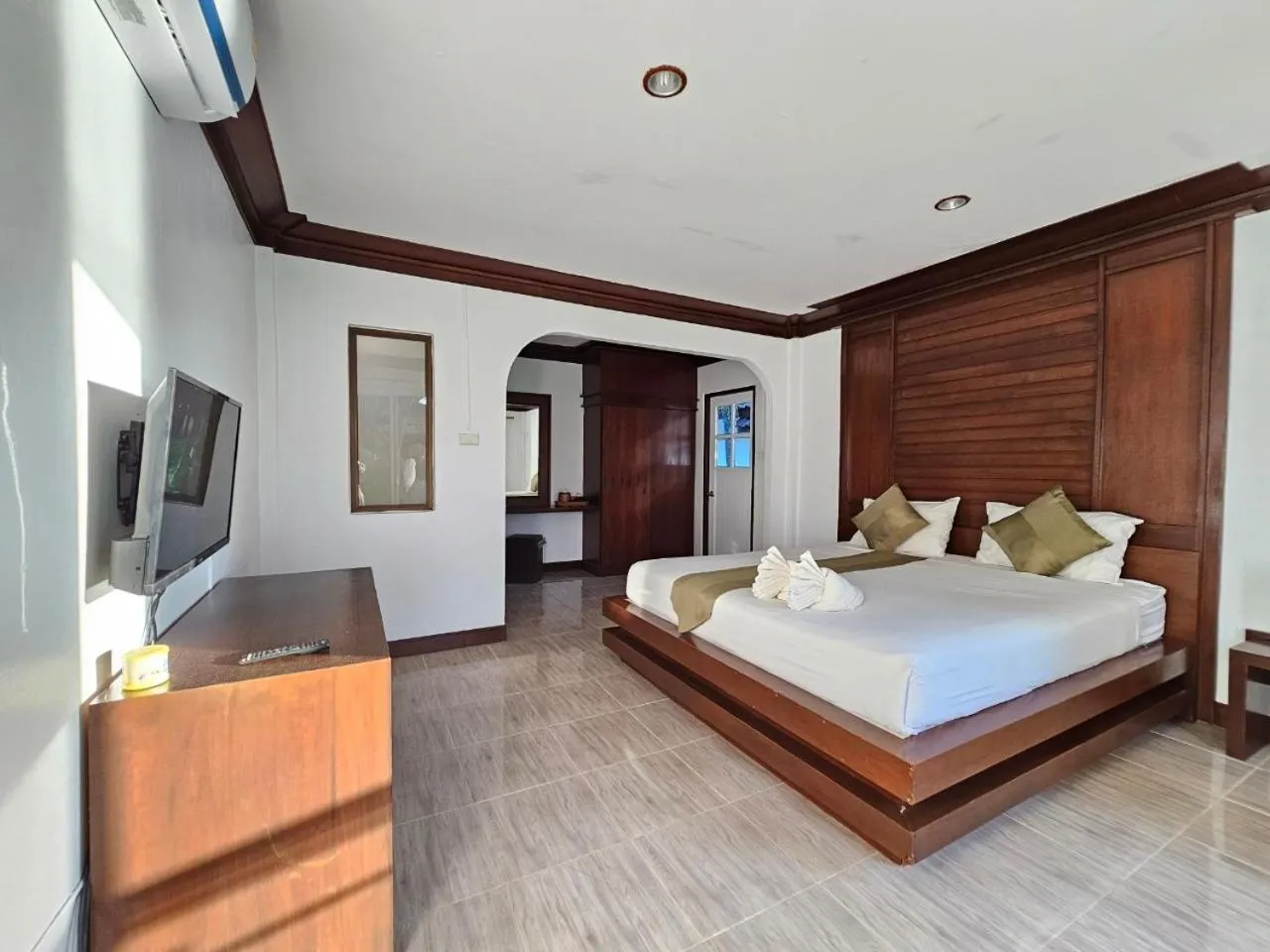 Bedroom, Bed in Lanta Nice Beach Resort - SHA Extra Plus