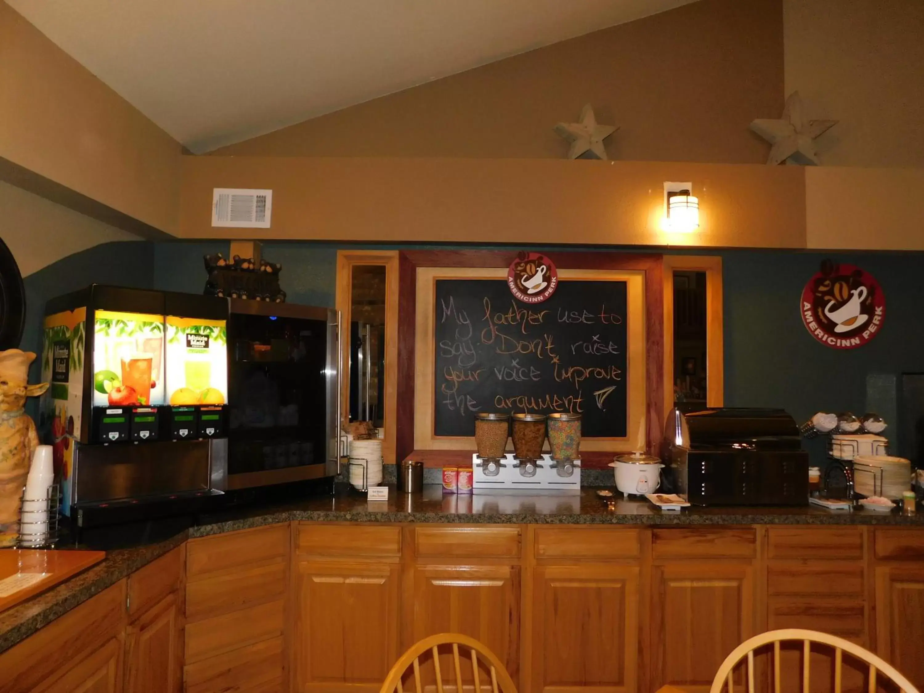 Food and drinks in AmericInn by Wyndham Oscoda Near AuSable River