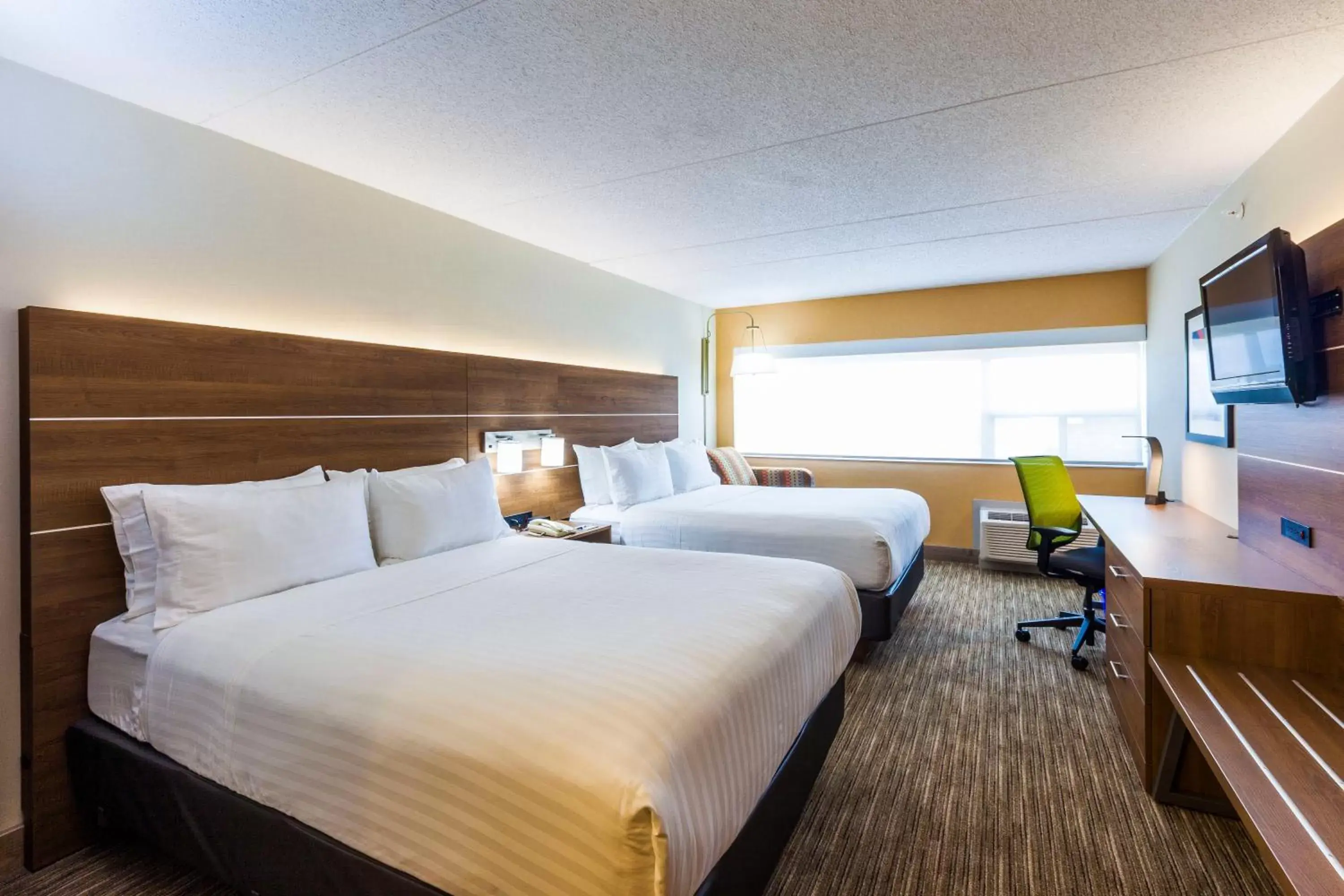 Photo of the whole room, Bed in Holiday Inn Express Hotel & Suites Saint John Harbour Side, an IHG Hotel