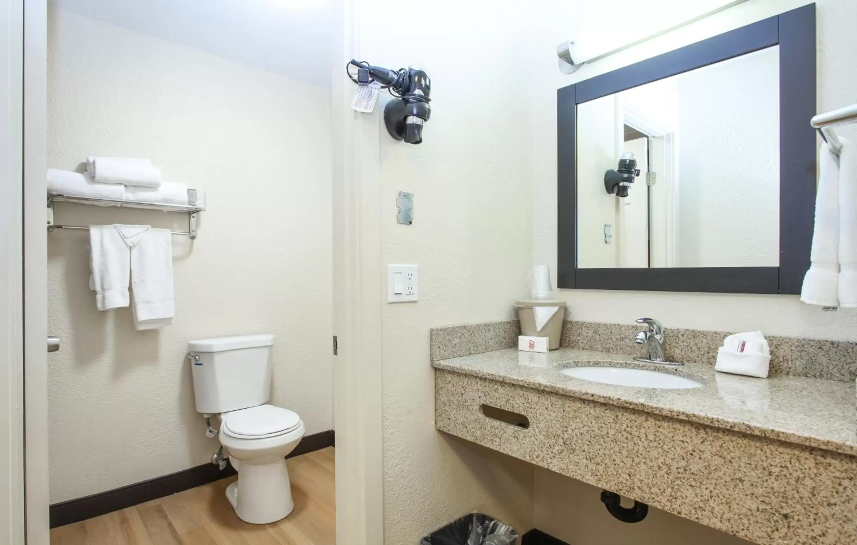 Bathroom in Evergreen Inn & Suites Portland