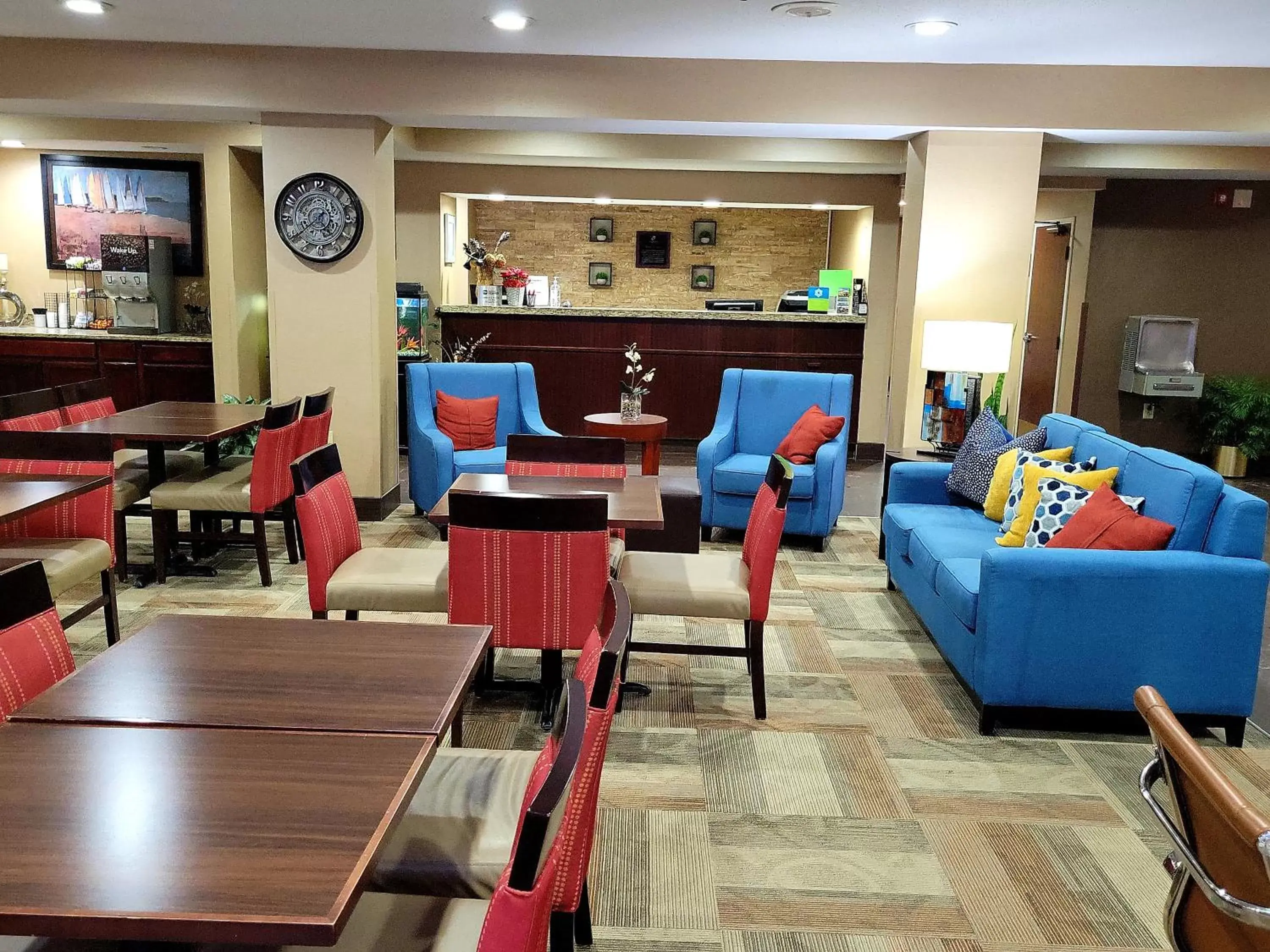 Communal lounge/ TV room in Comfort Inn, Erie - Near Presque Isle